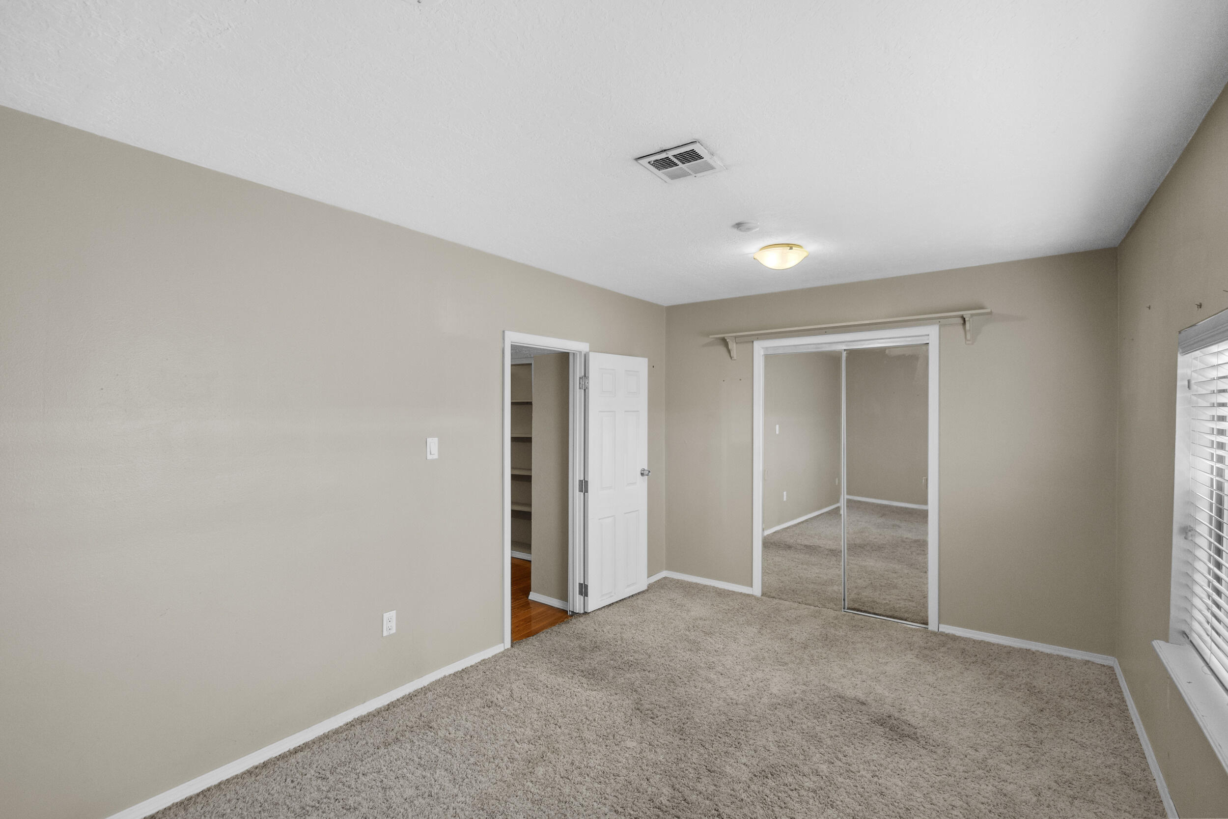 313 S SIXTH Street