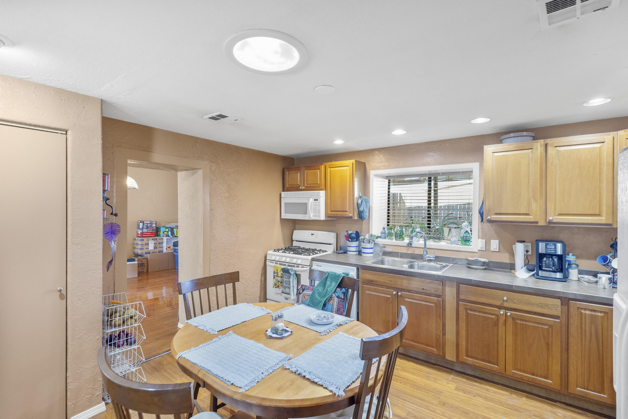313 S SIXTH Street
