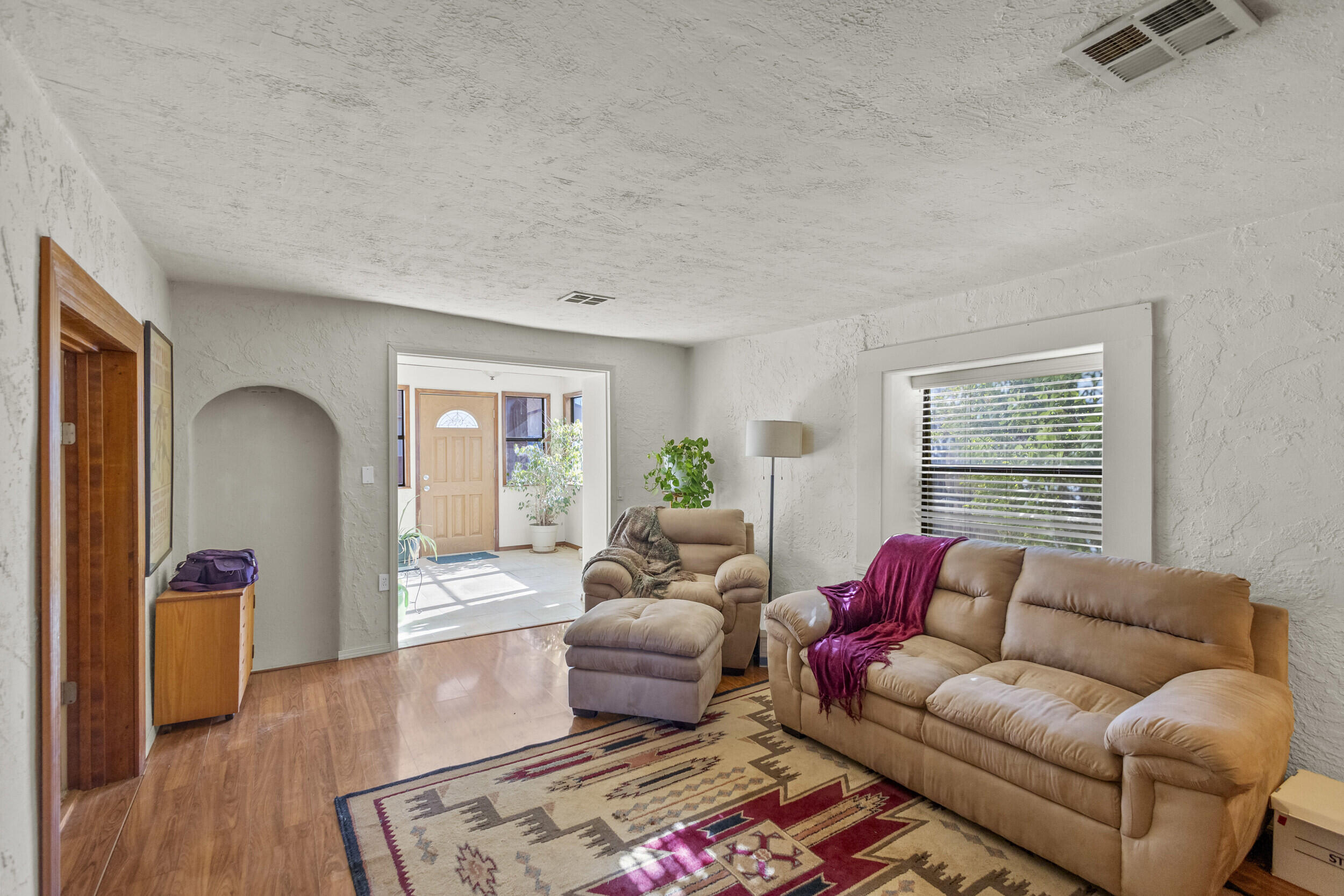 313 S SIXTH Street