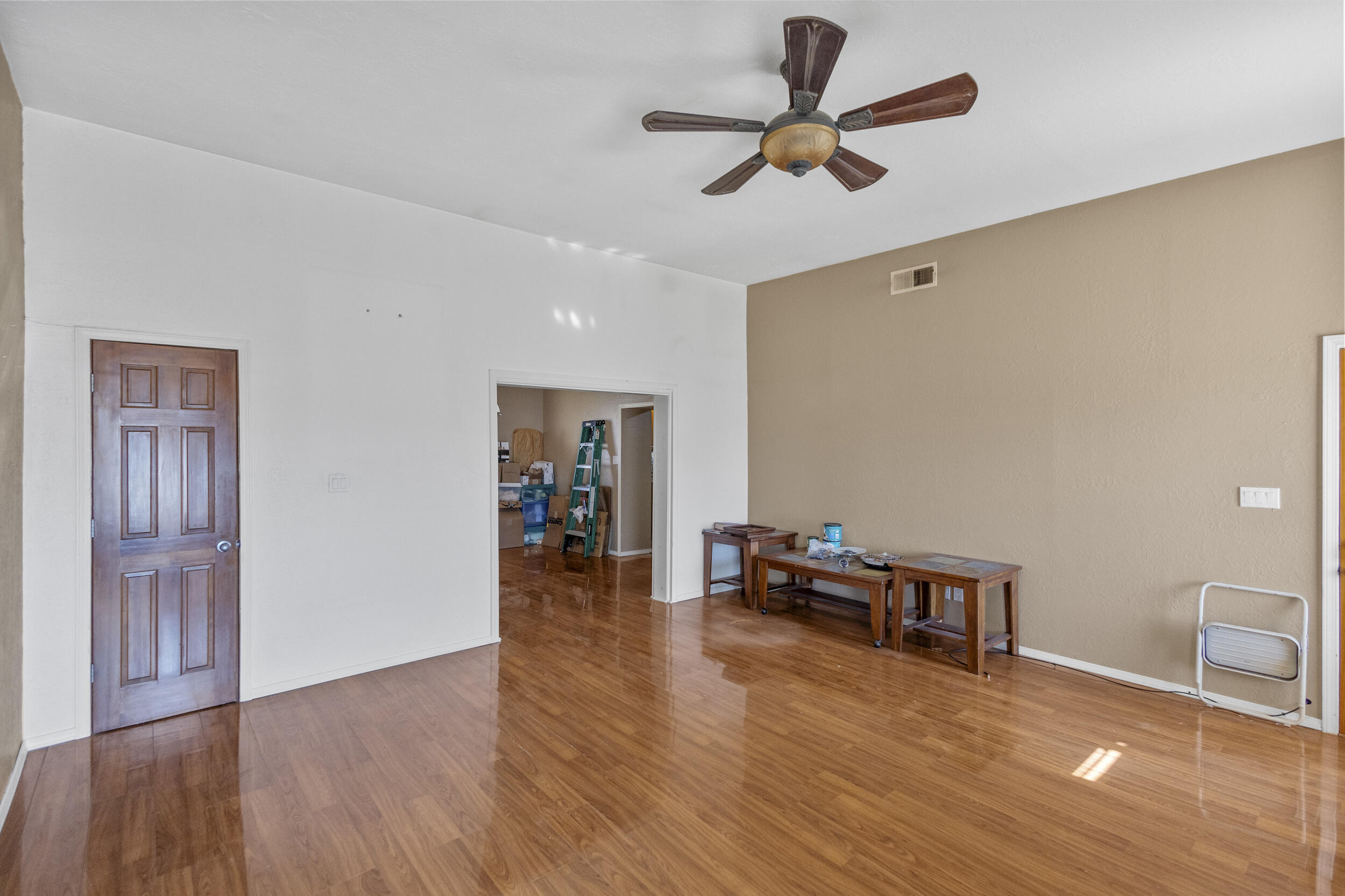 313 S SIXTH Street