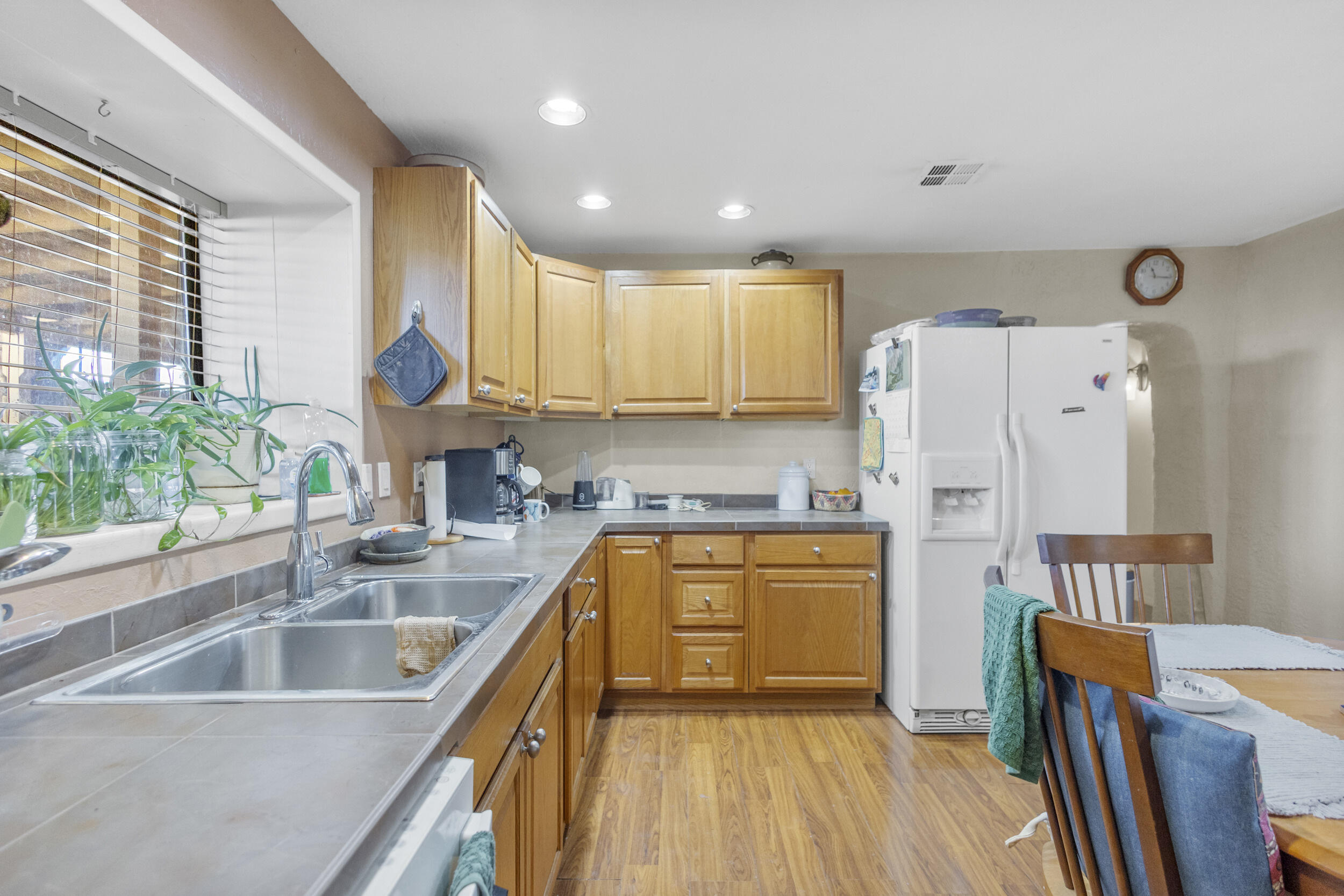 313 S SIXTH Street