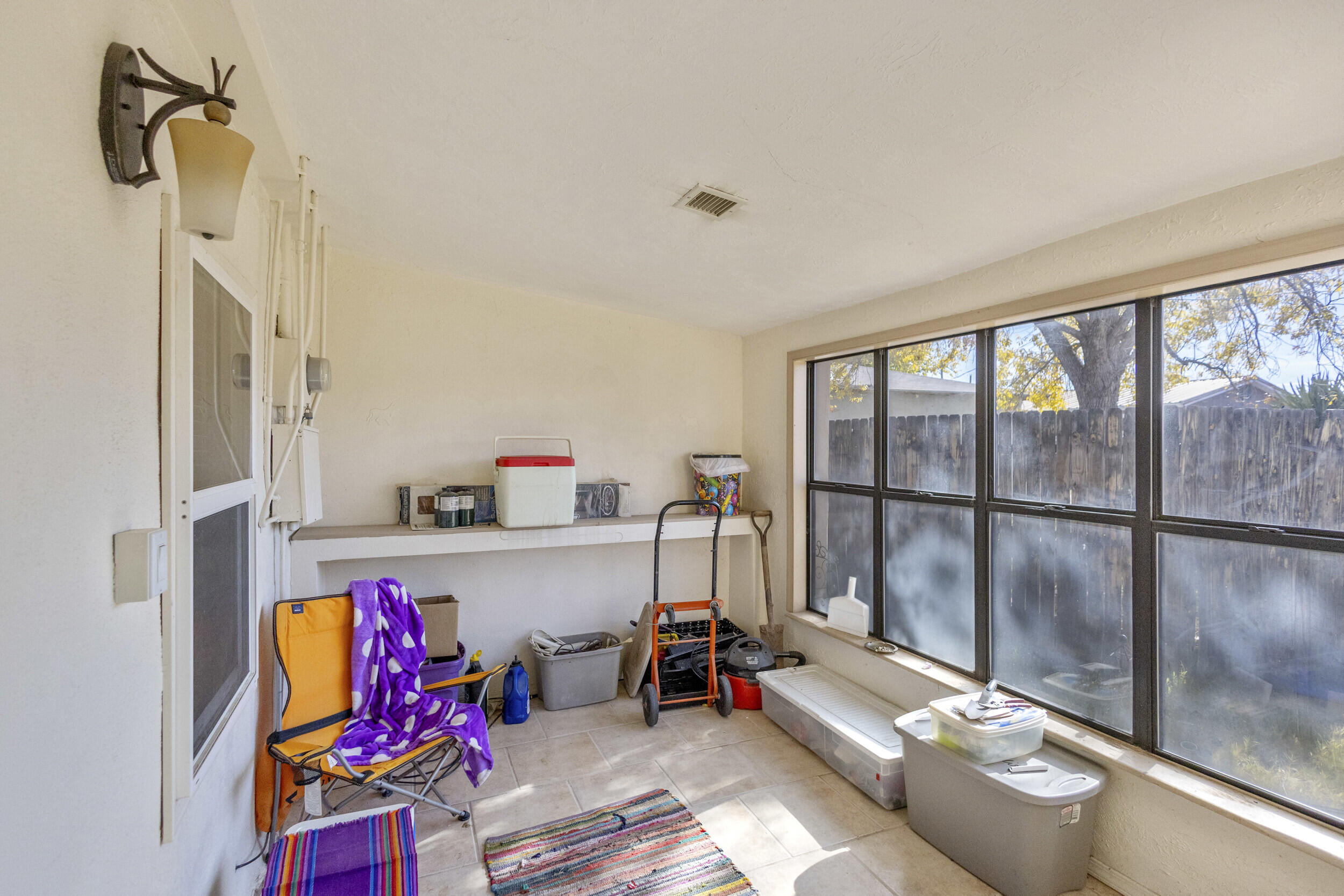 313 S SIXTH Street