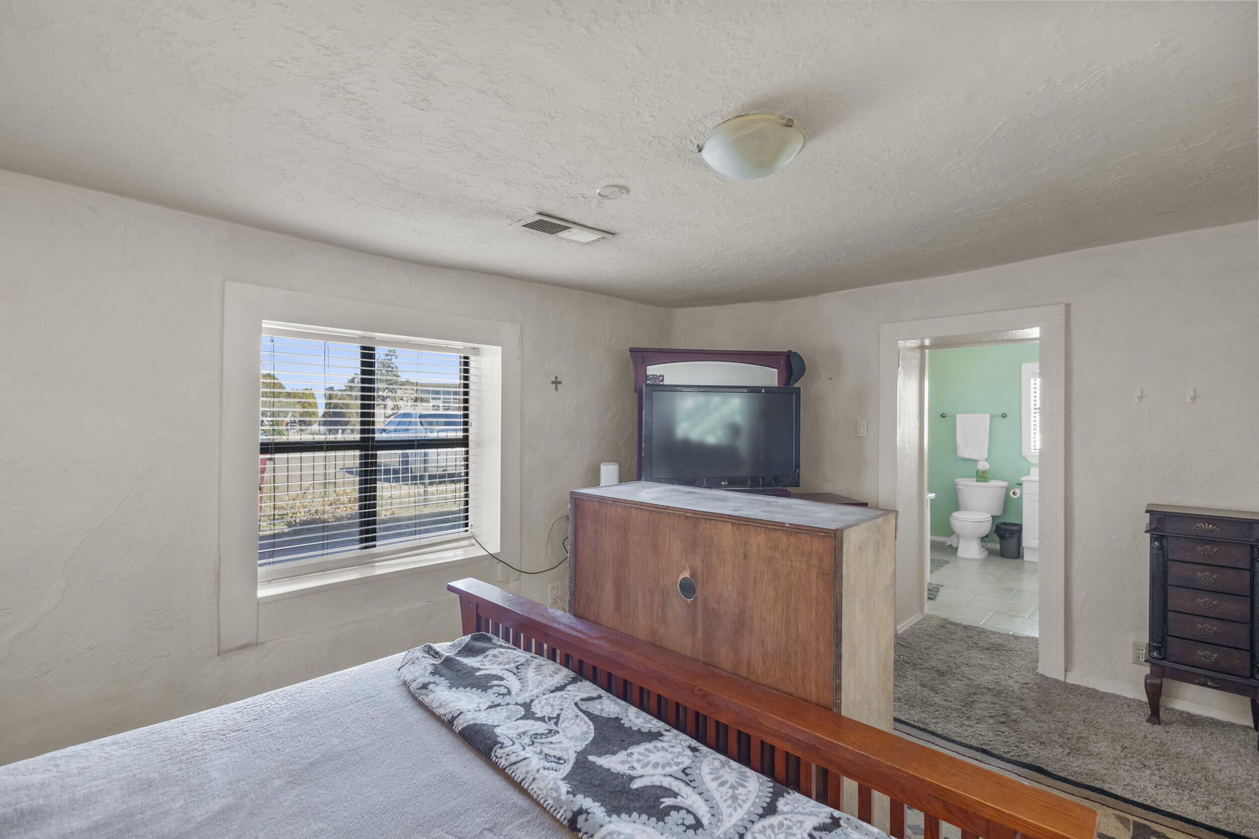 313 S SIXTH Street