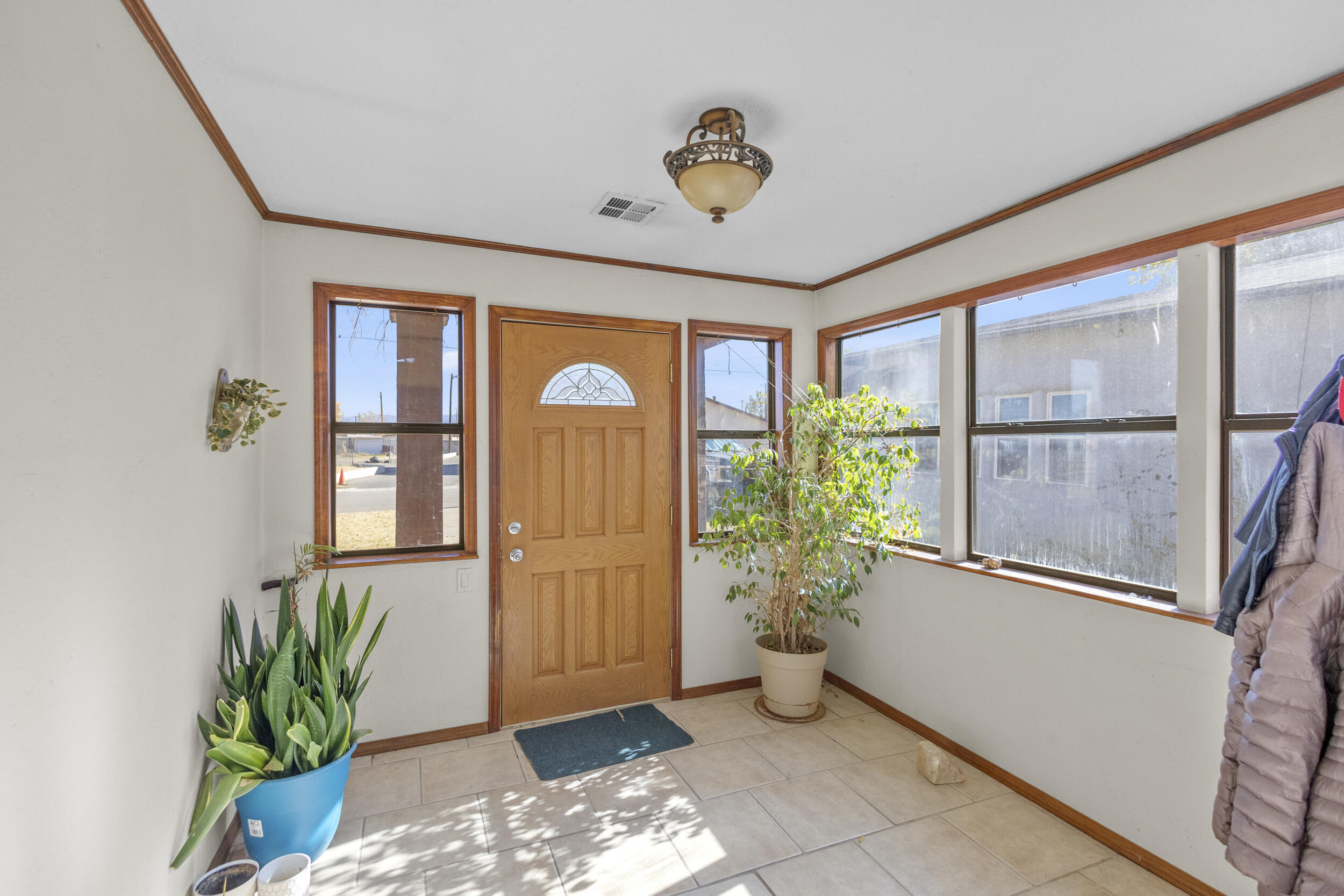 313 S SIXTH Street