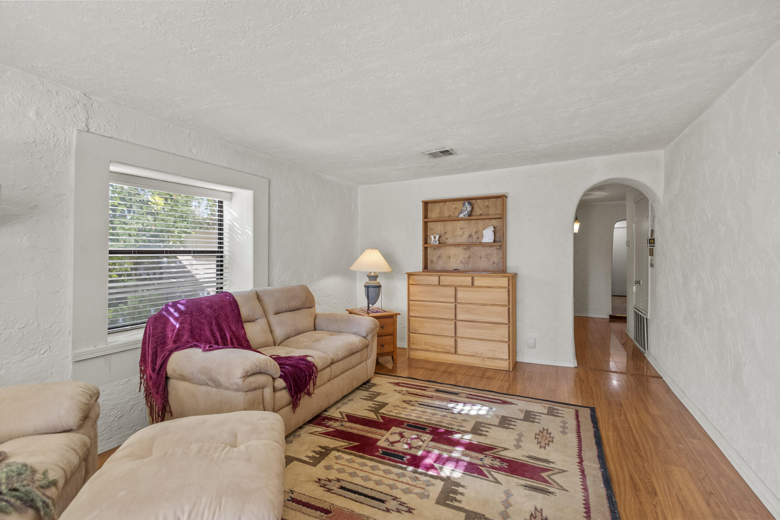313 S SIXTH Street