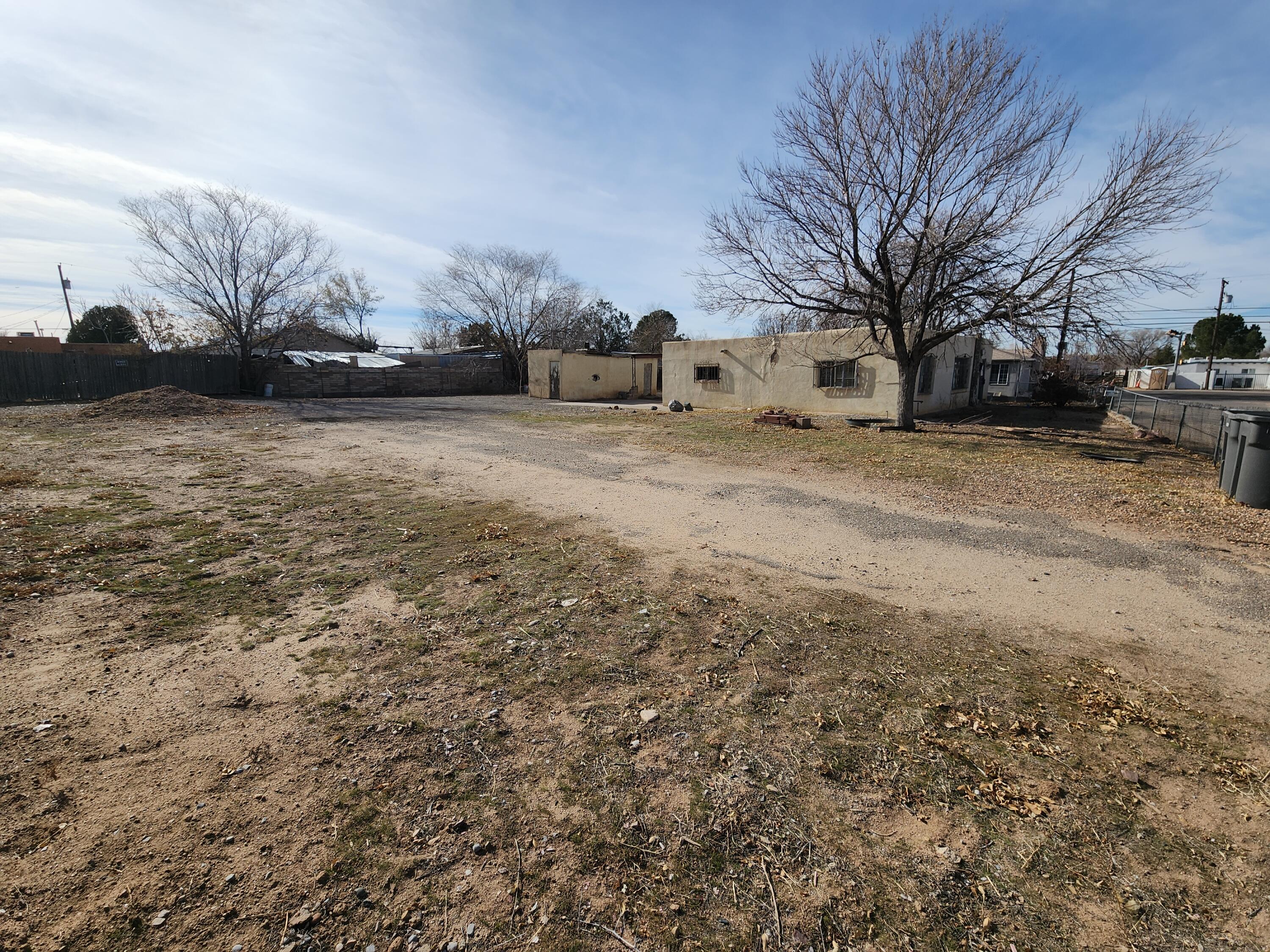204 CARLOS Road NE