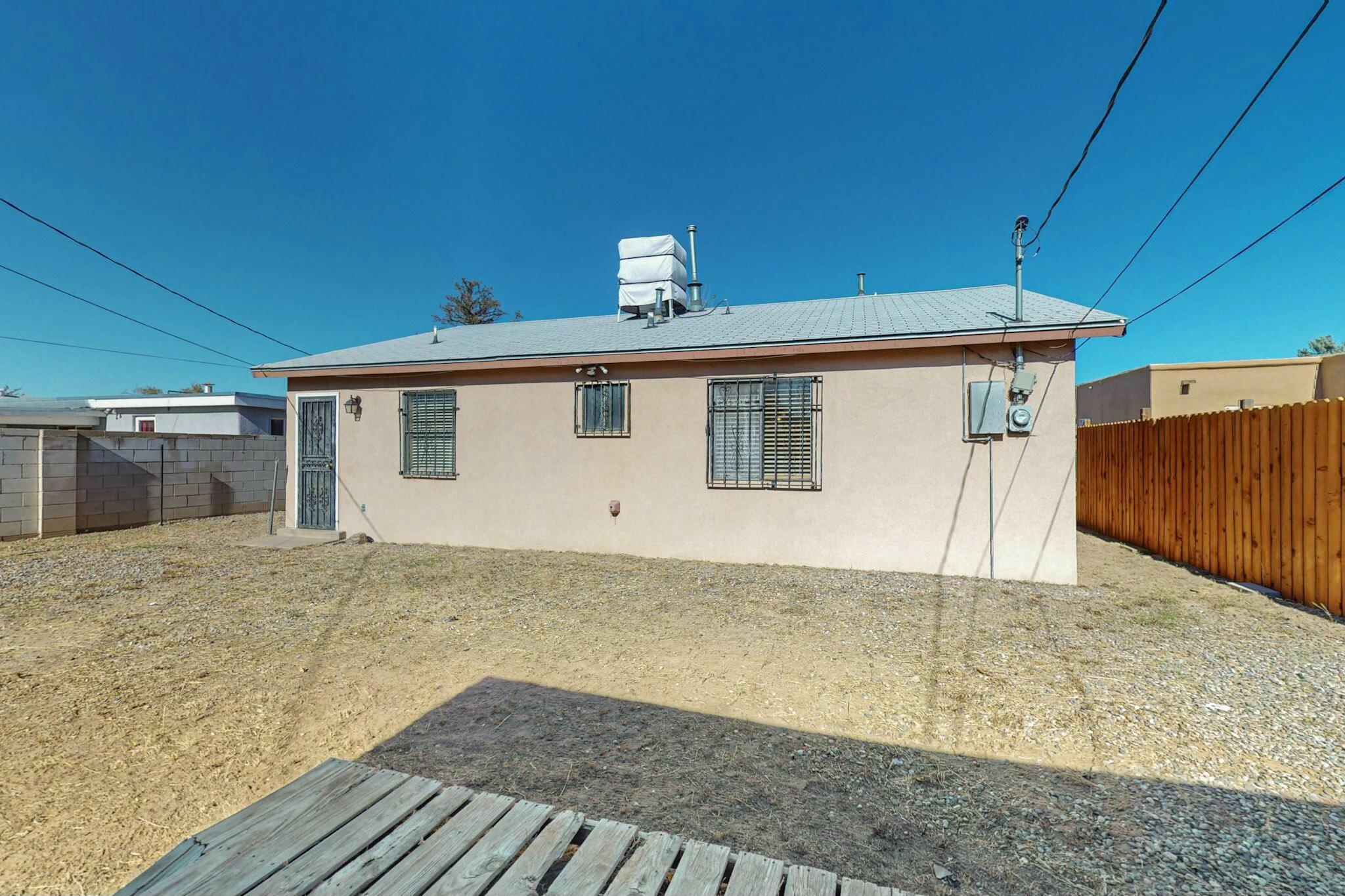 930 ALTA MONTE Avenue NW