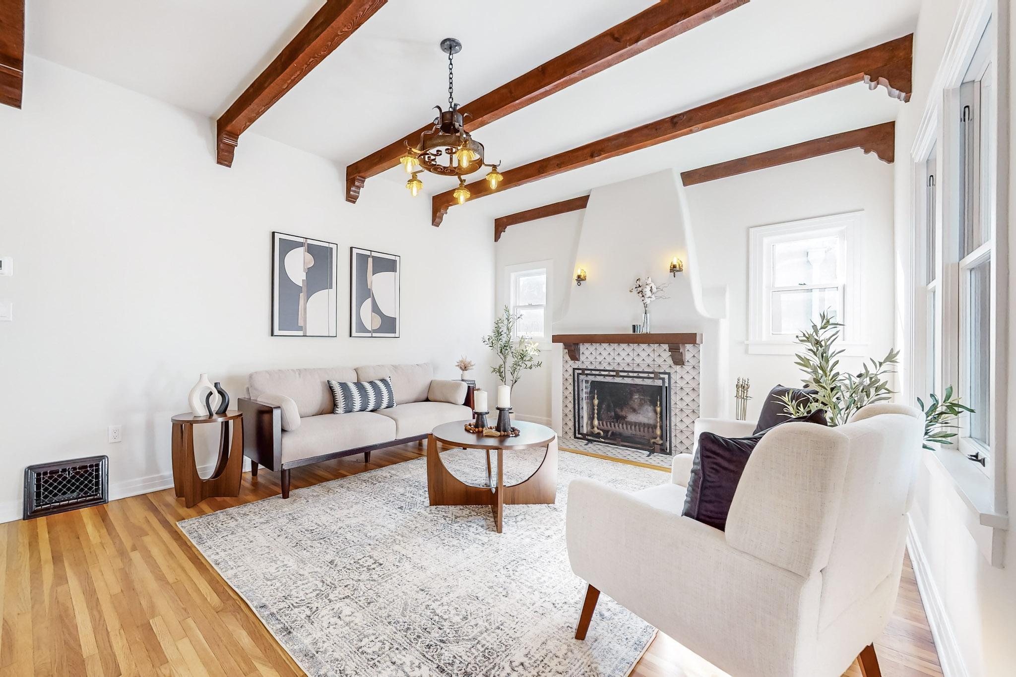 212 RICHMOND Drive SE