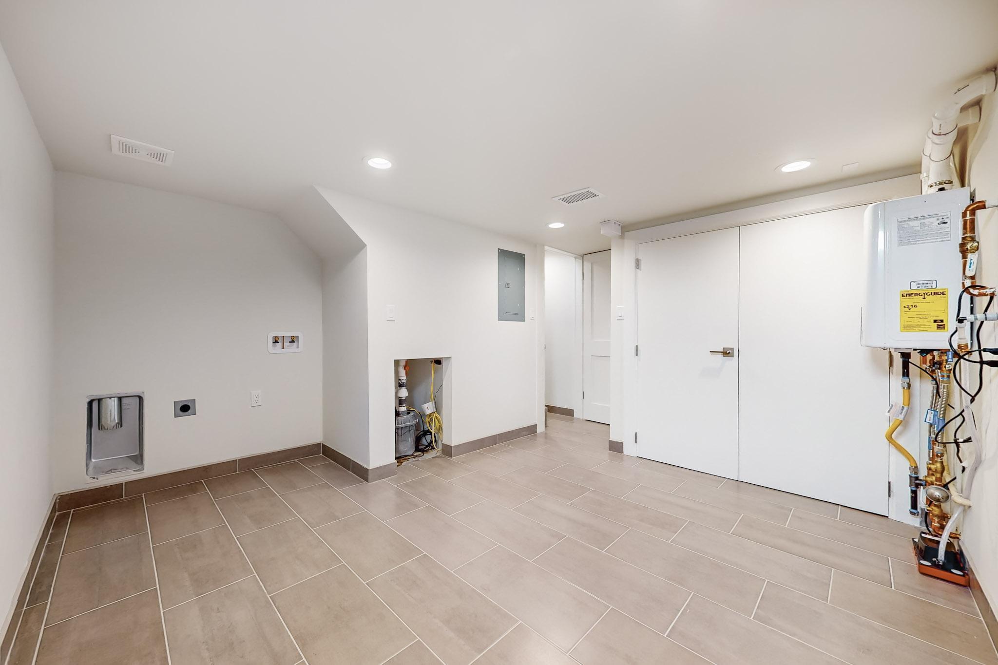 212 RICHMOND Drive SE