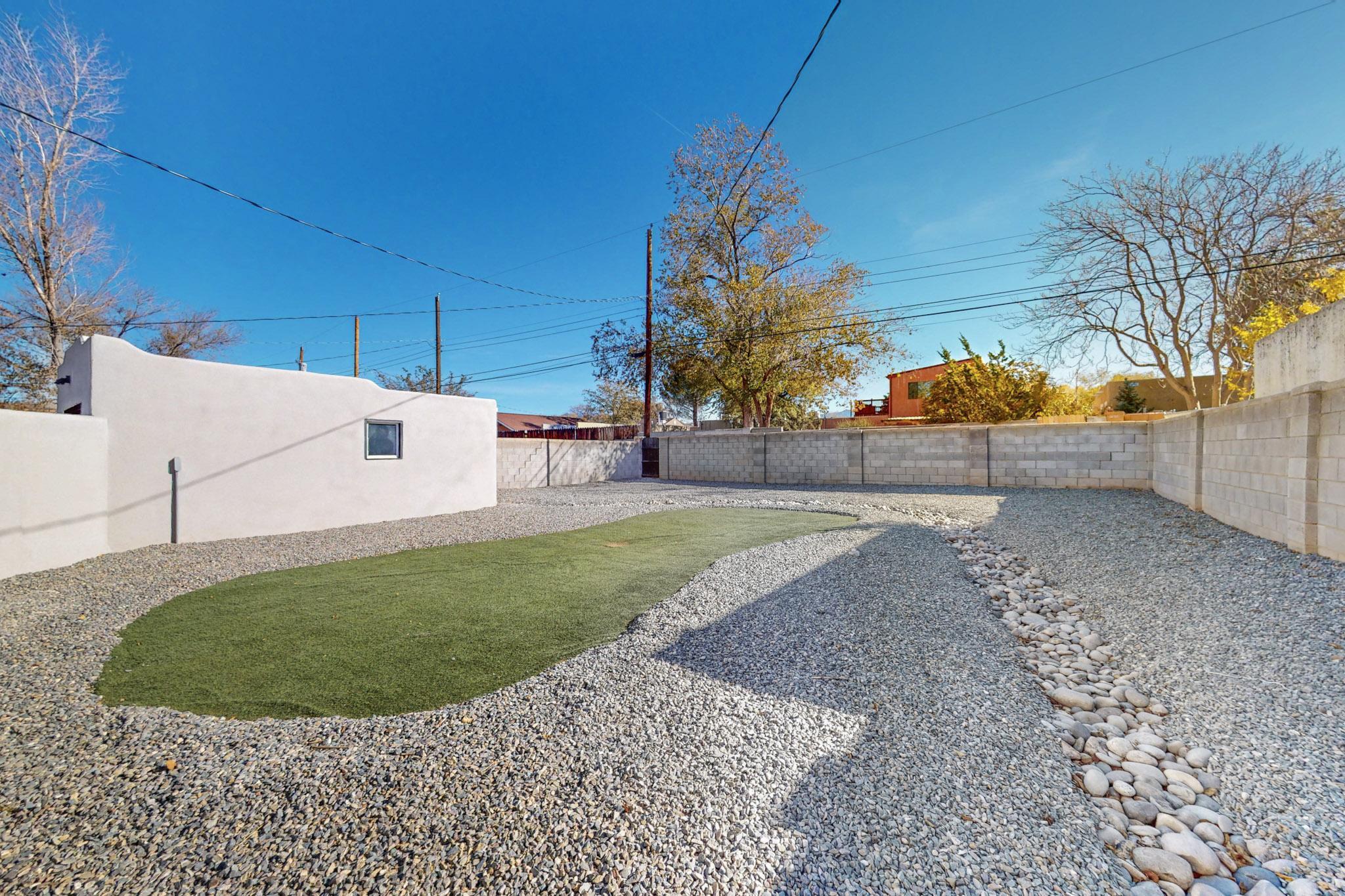 212 RICHMOND Drive SE