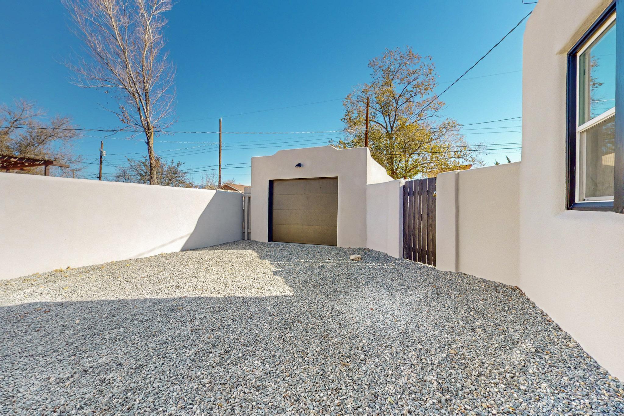 212 RICHMOND Drive SE