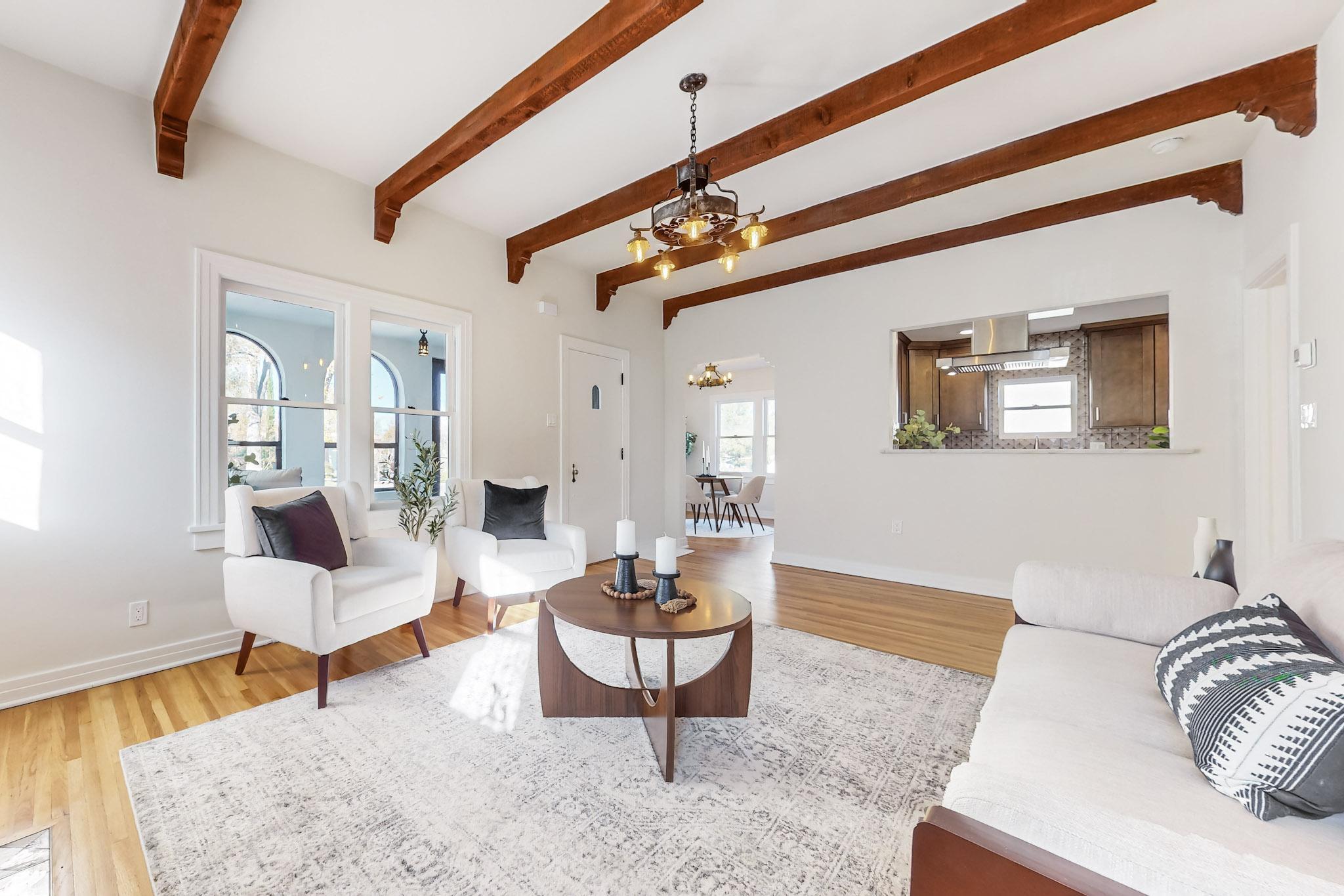 212 RICHMOND Drive SE