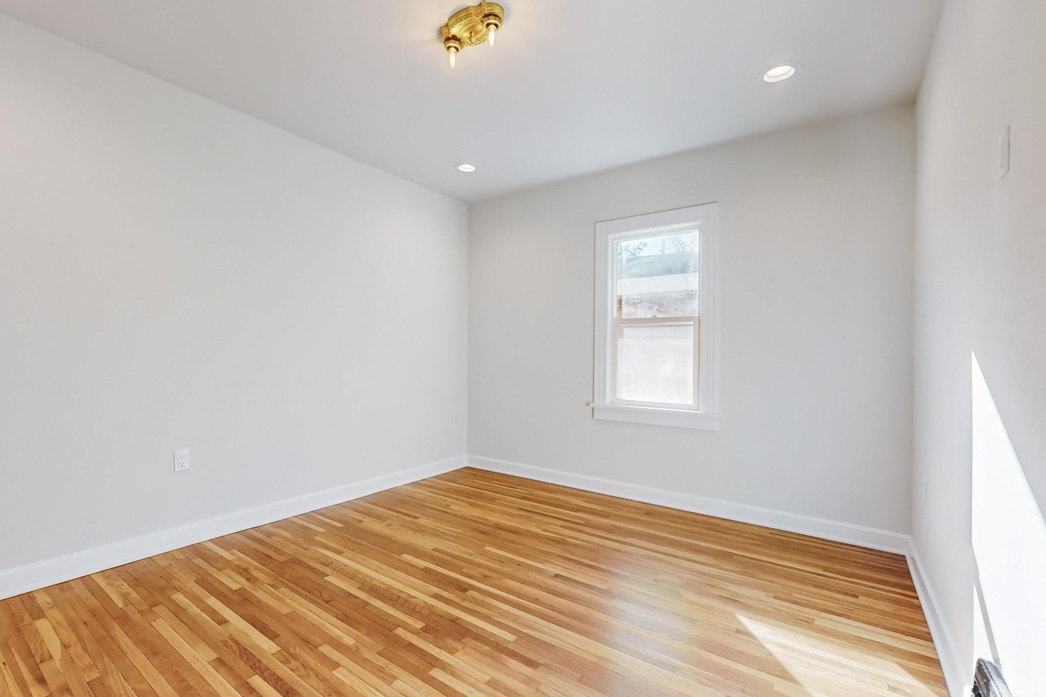 212 RICHMOND Drive SE