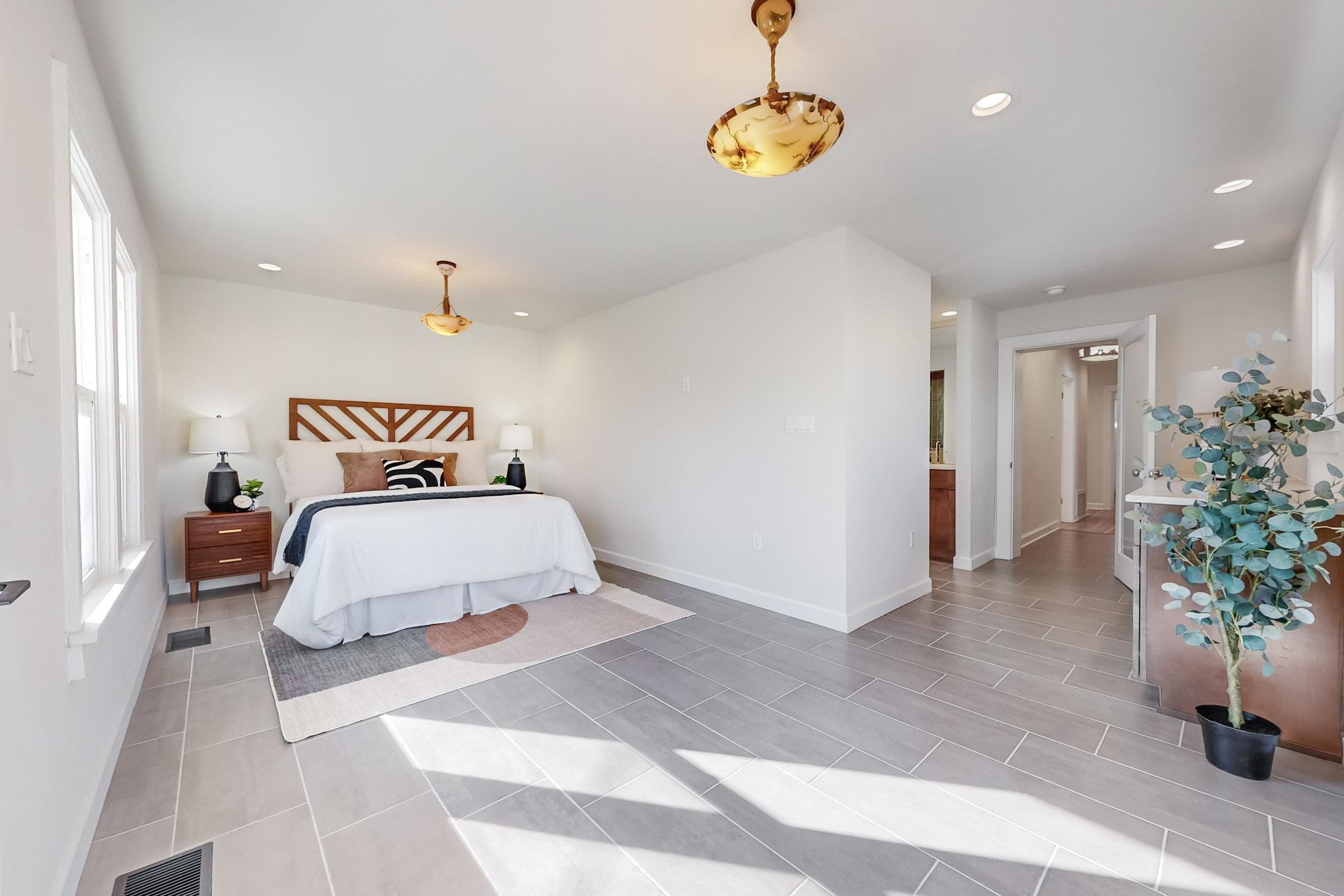 212 RICHMOND Drive SE