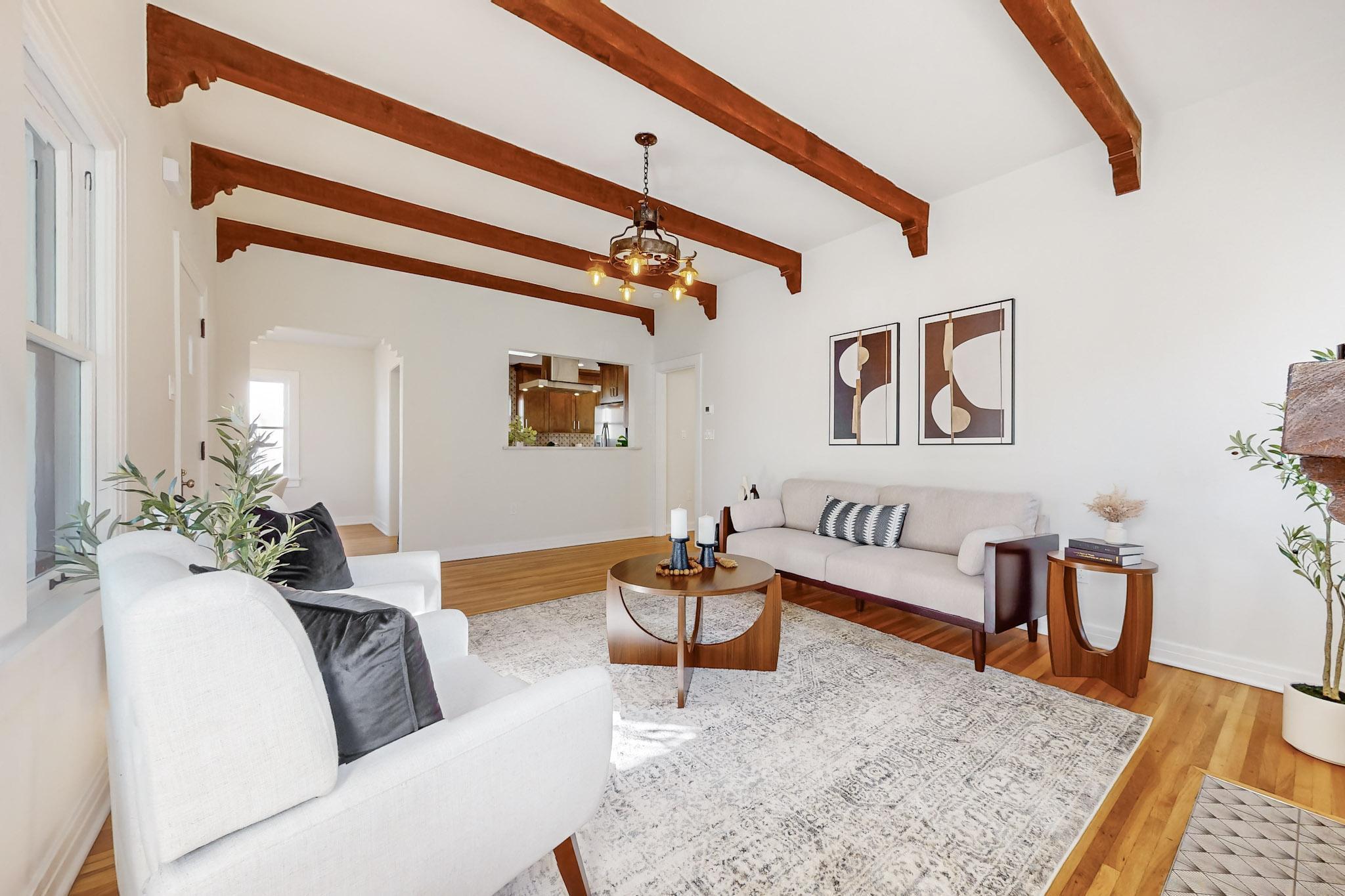 212 RICHMOND Drive SE