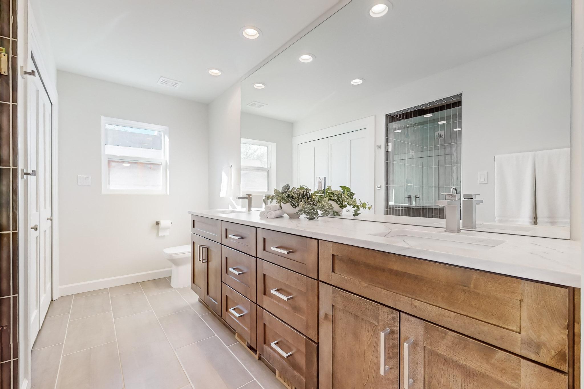 212 RICHMOND Drive SE