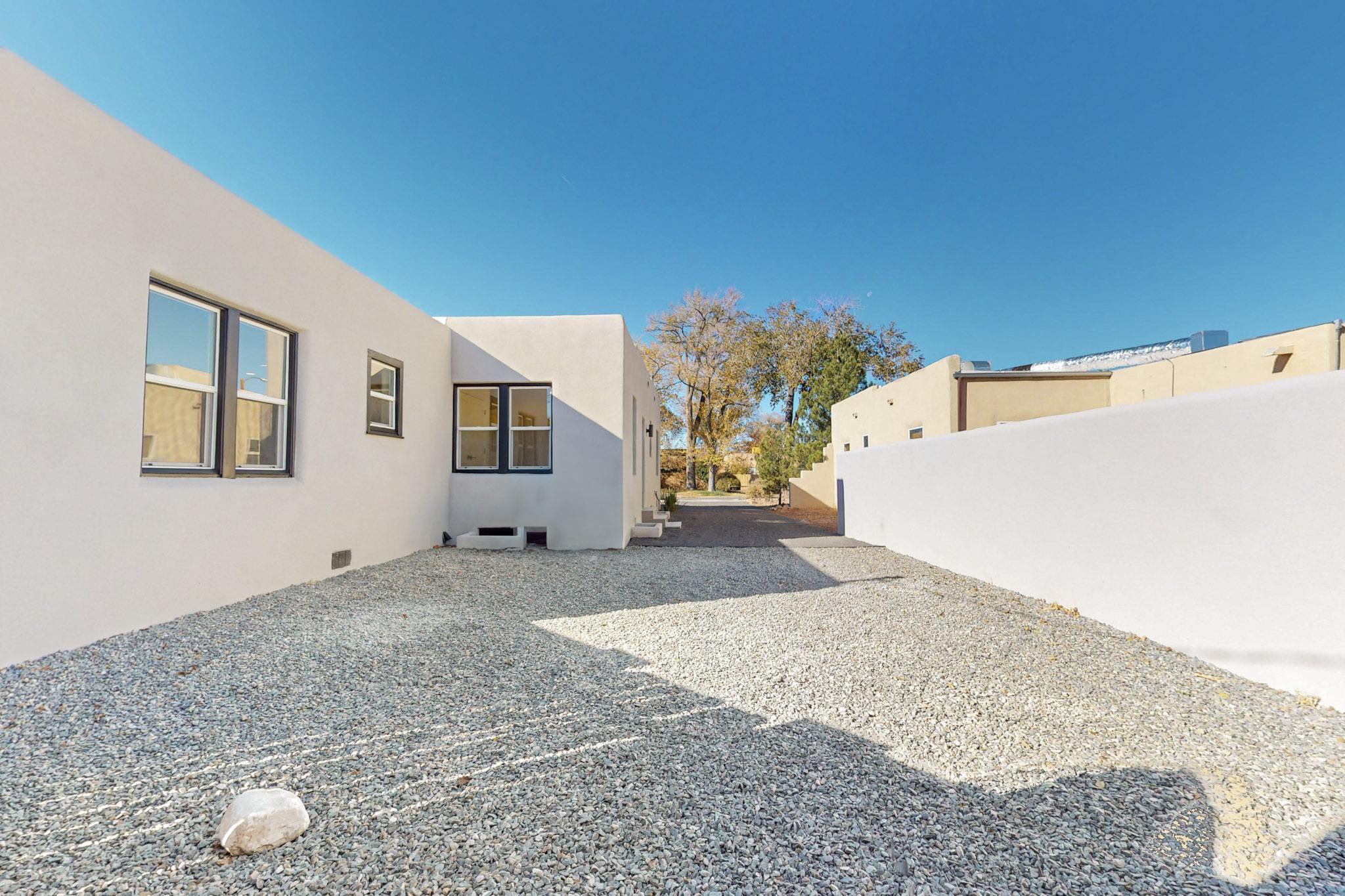 212 RICHMOND Drive SE