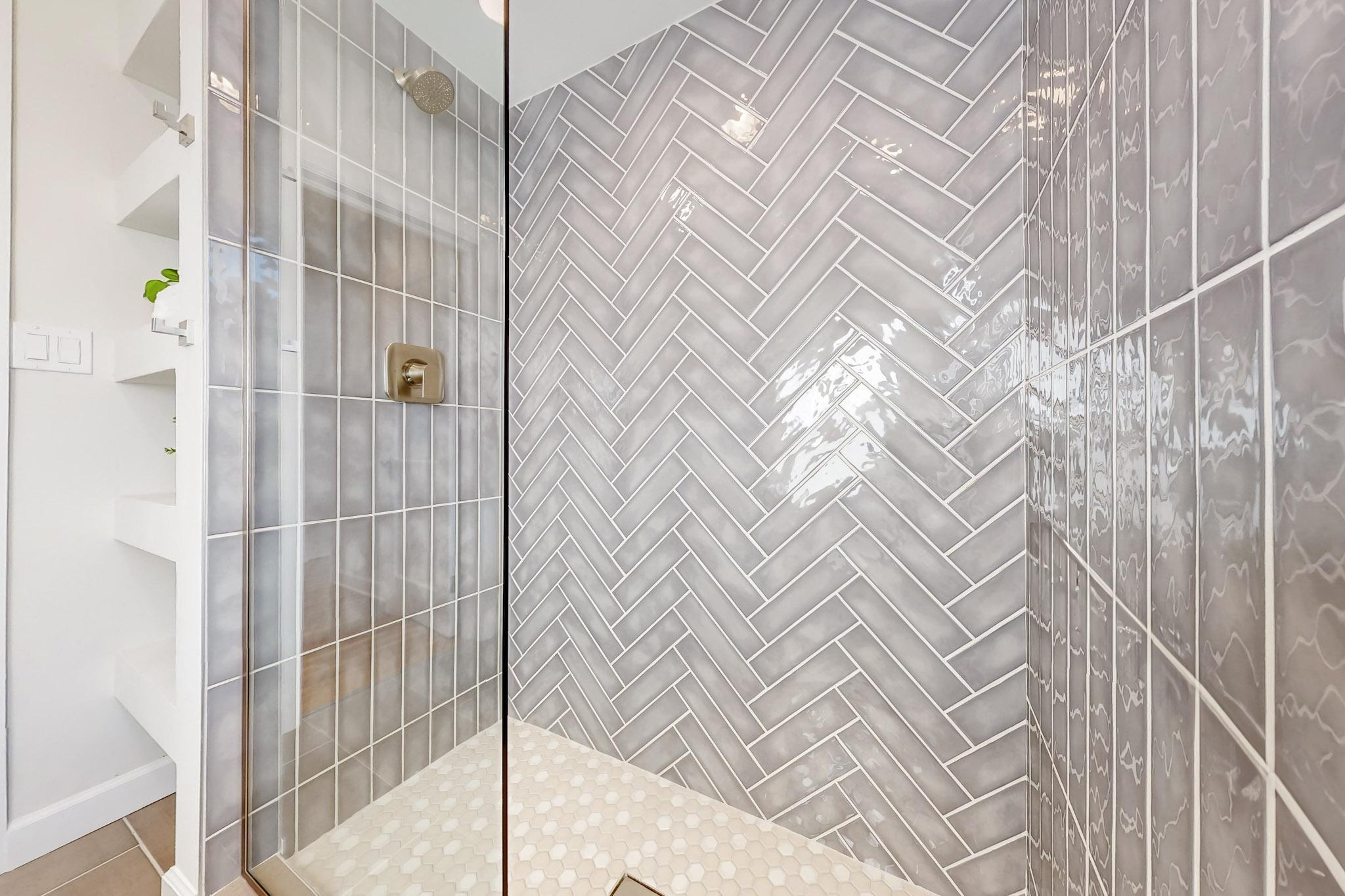 212 RICHMOND Drive SE