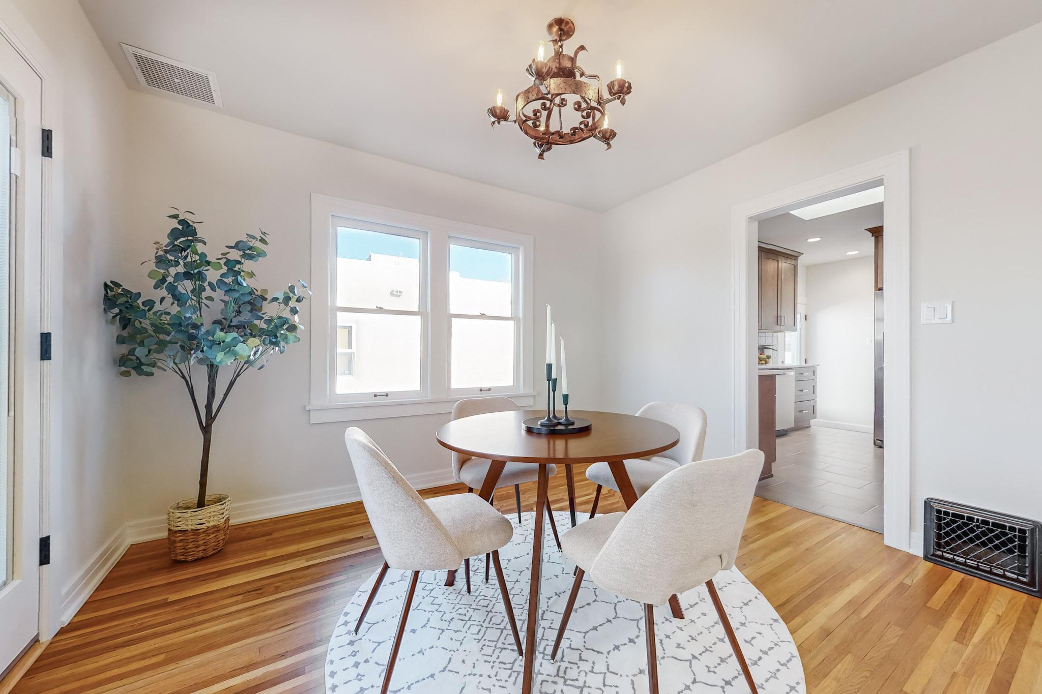 212 RICHMOND Drive SE