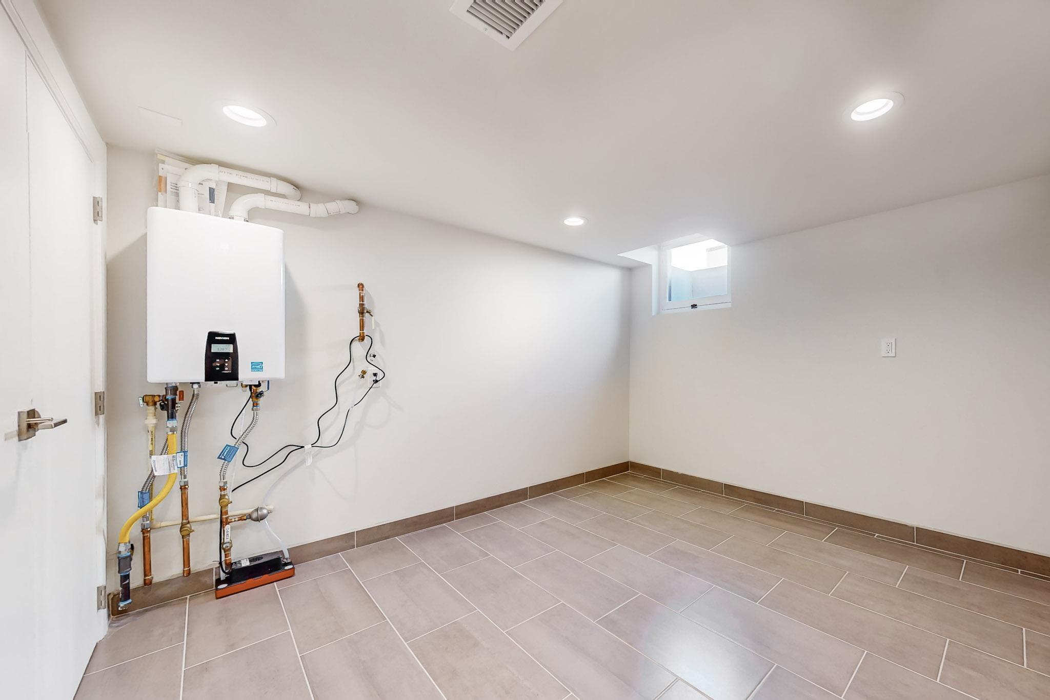 212 RICHMOND Drive SE