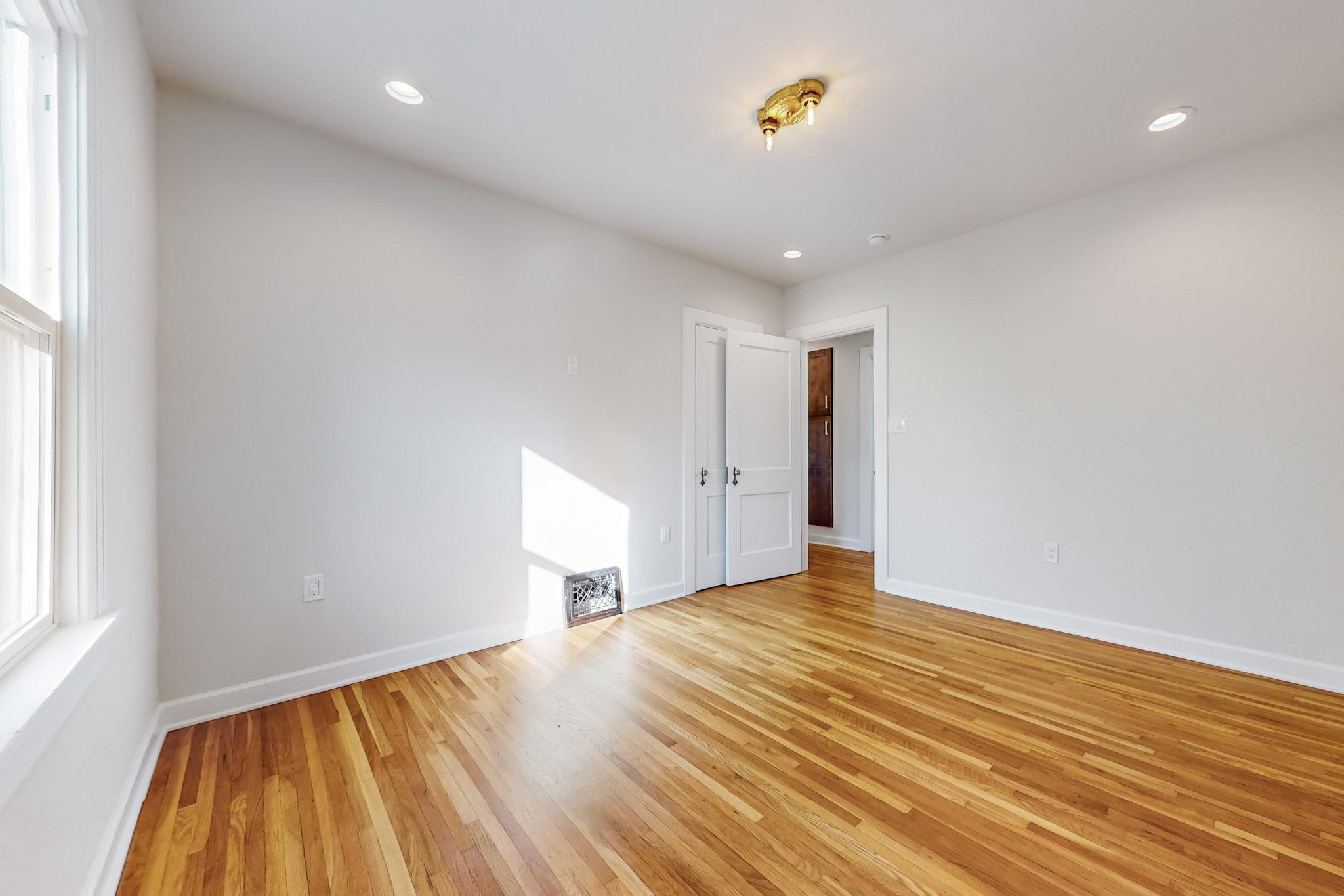 212 RICHMOND Drive SE