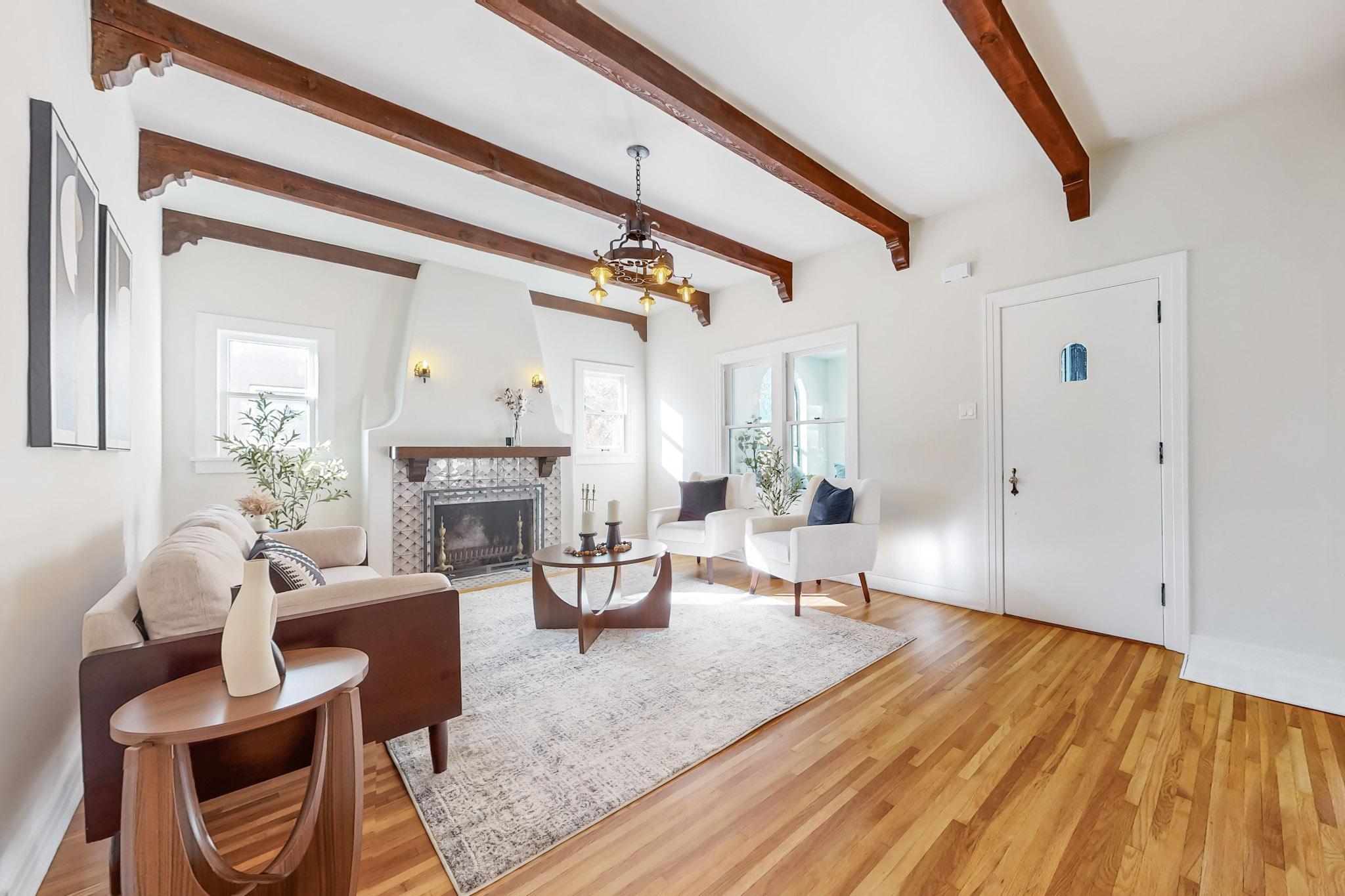 212 RICHMOND Drive SE