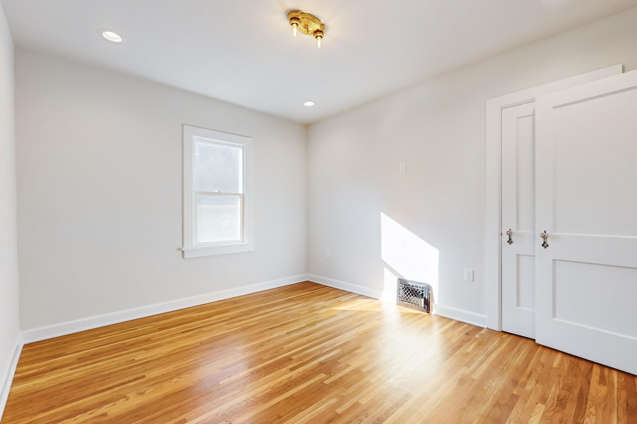 212 RICHMOND Drive SE