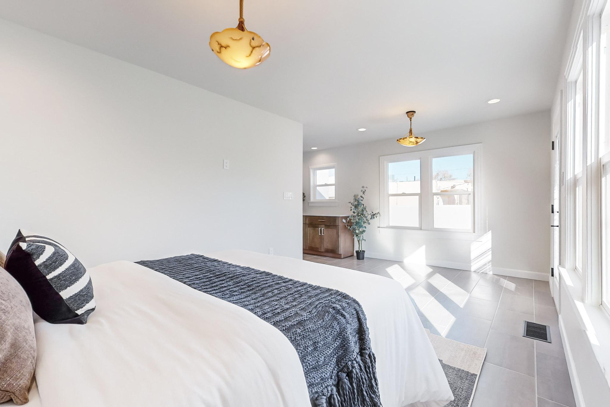 212 RICHMOND Drive SE