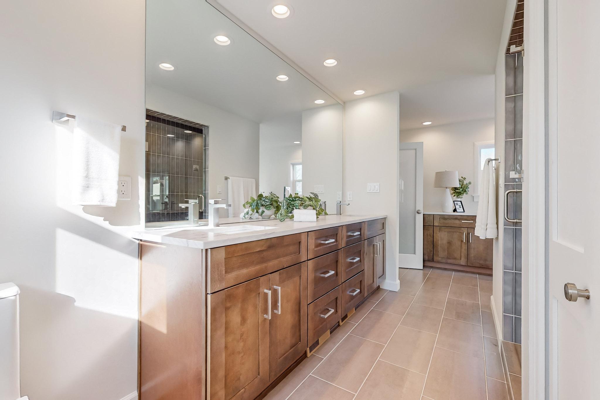 212 RICHMOND Drive SE