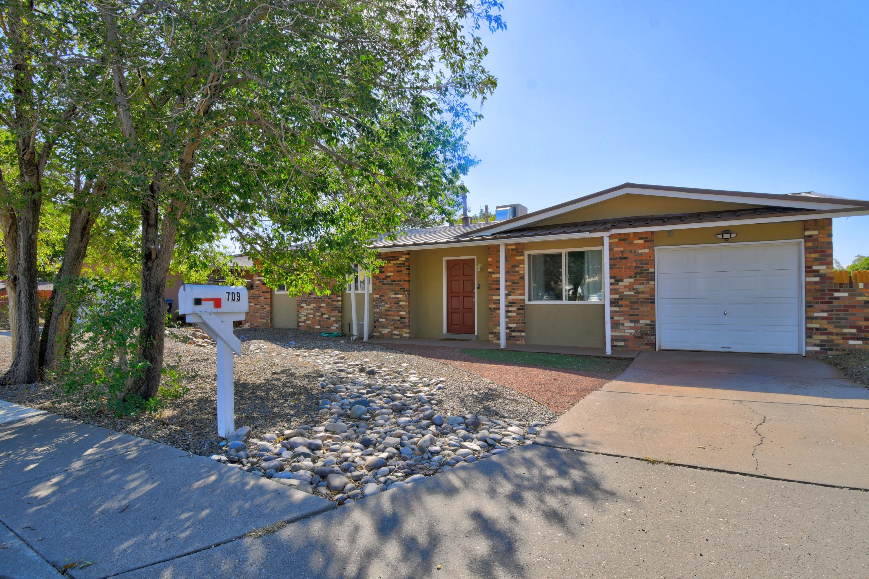 709 NAKOMIS Drive NE