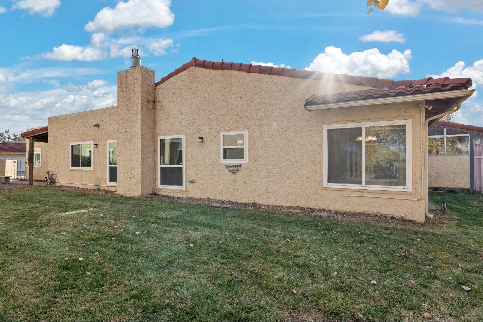 608 EASTLAKE Drive SE