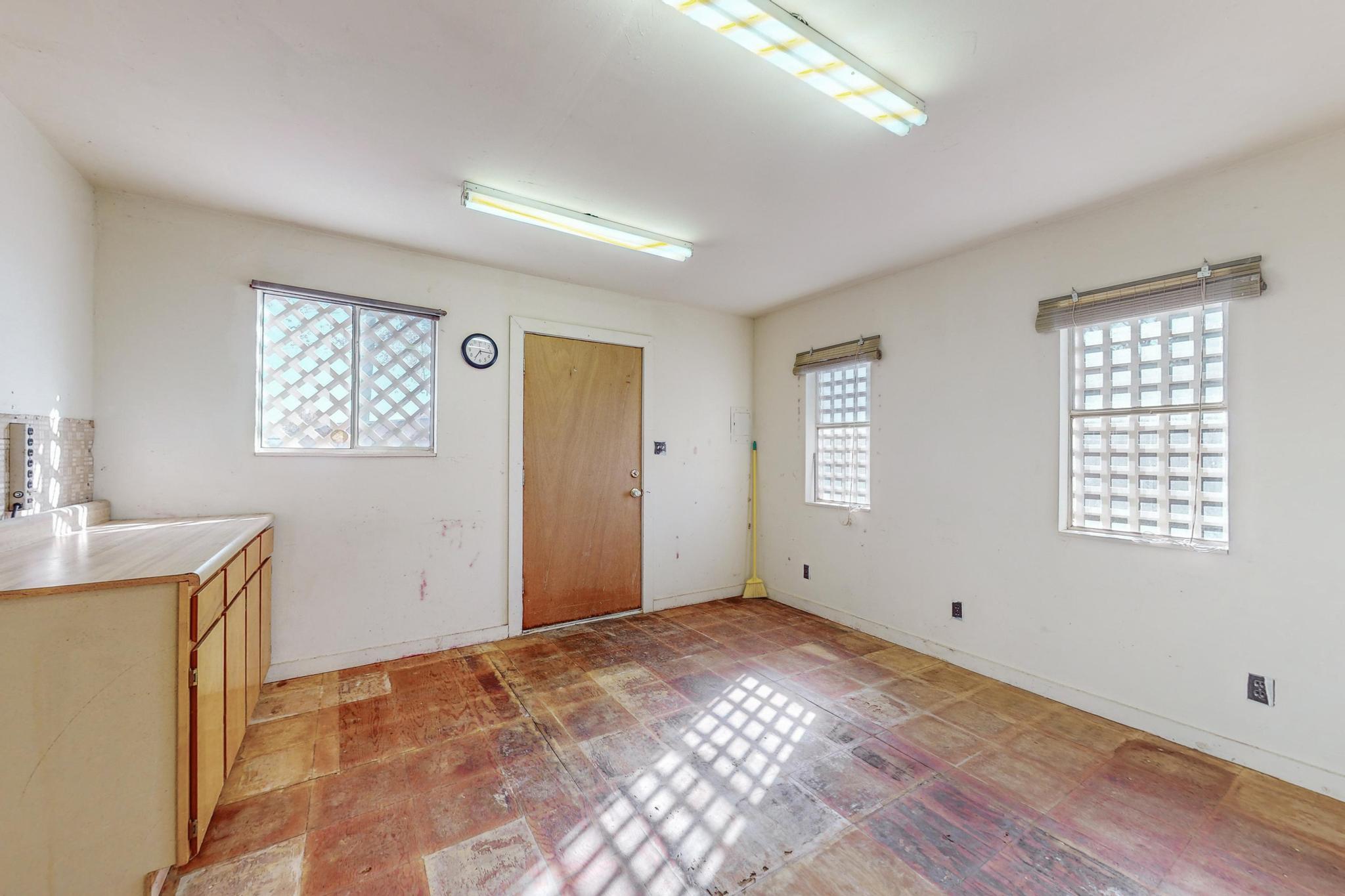 1612 W HANSEN Avenue