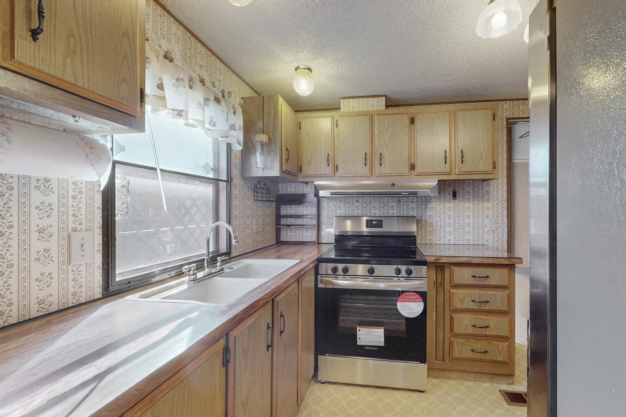 1612 W HANSEN Avenue