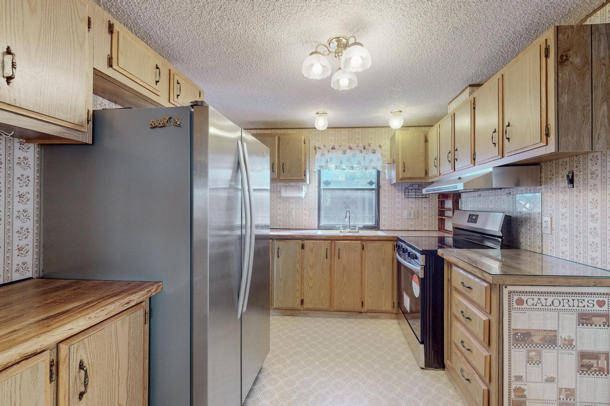 1612 W HANSEN Avenue