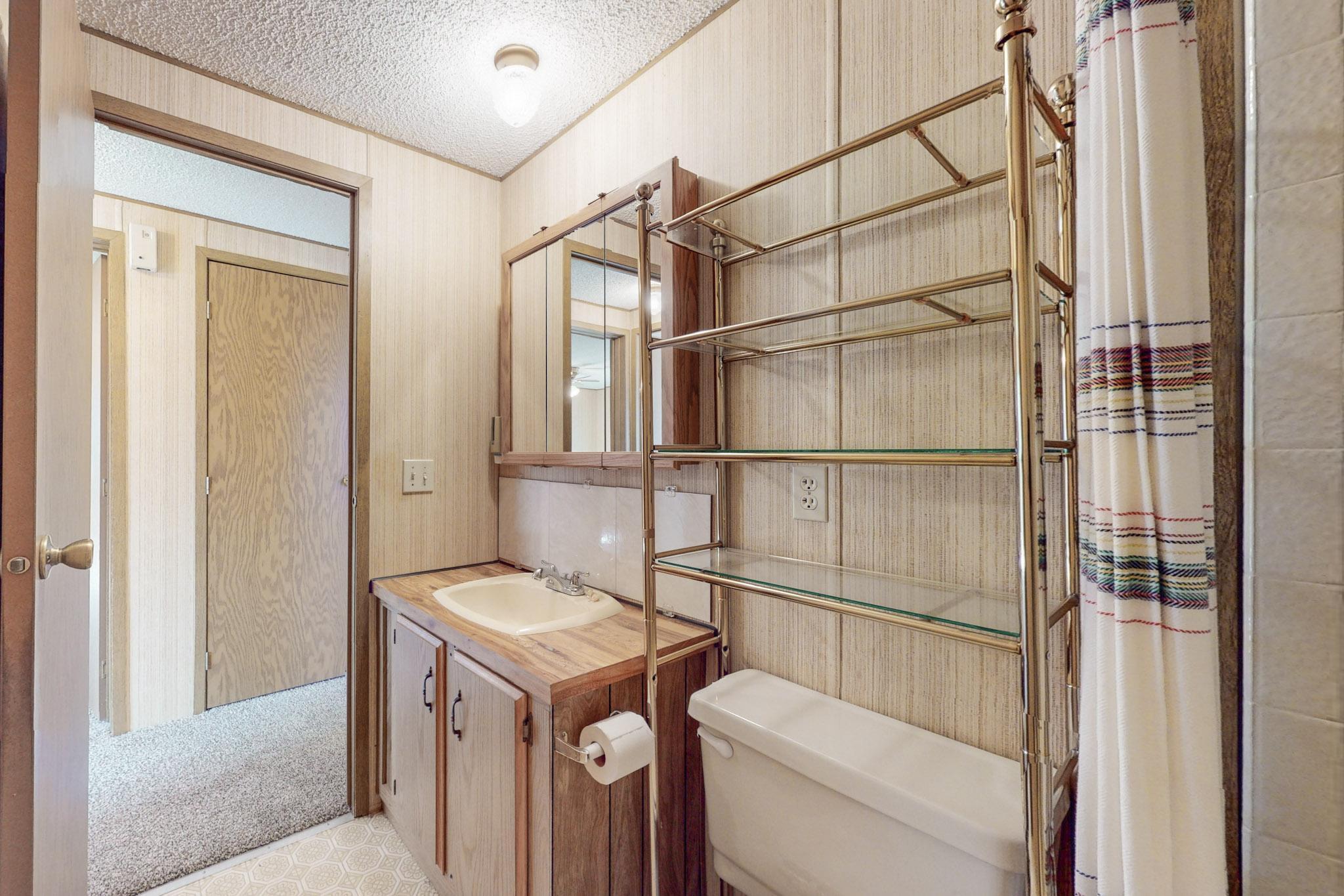 1612 W HANSEN Avenue