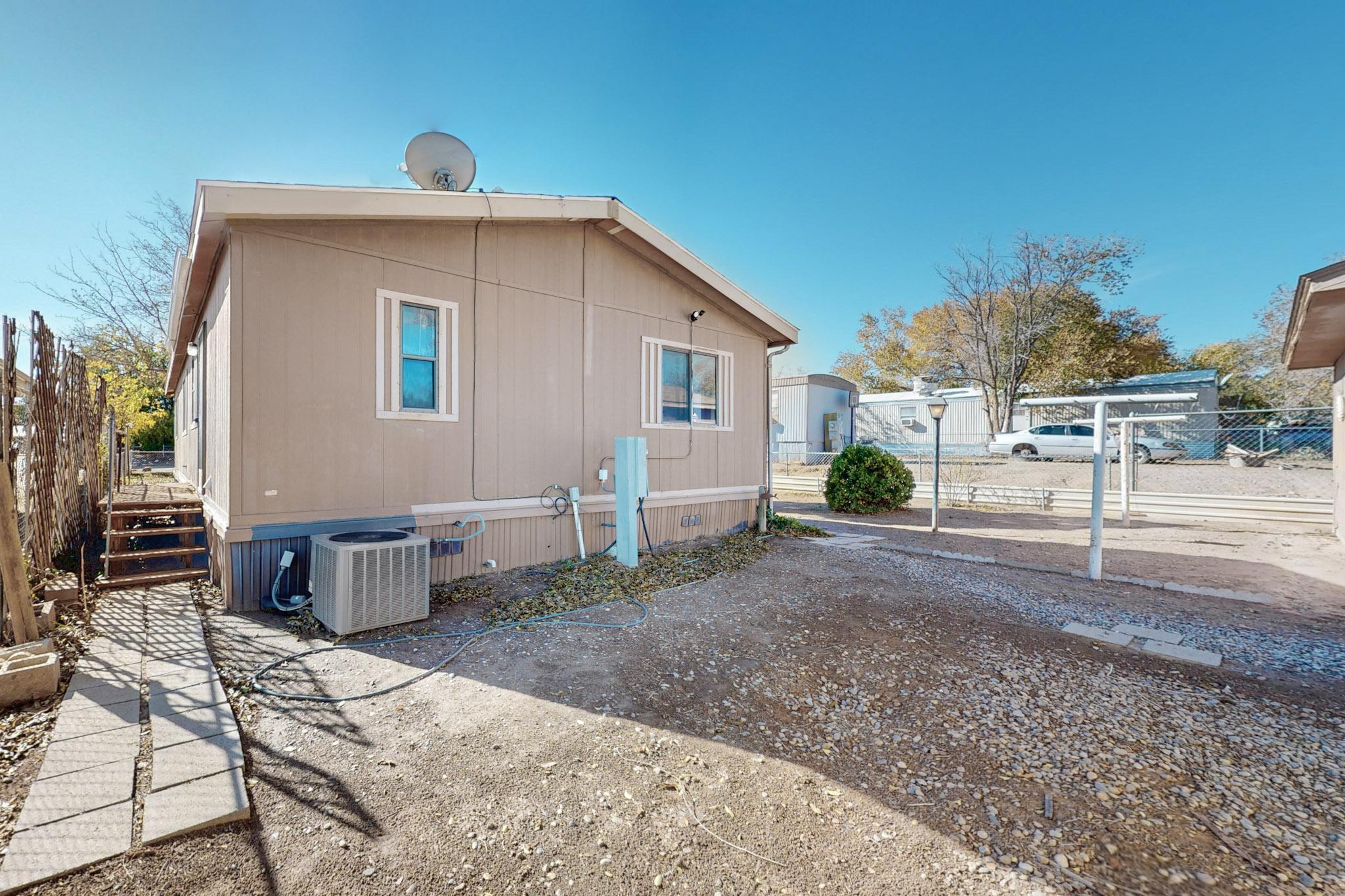 1612 W HANSEN Avenue