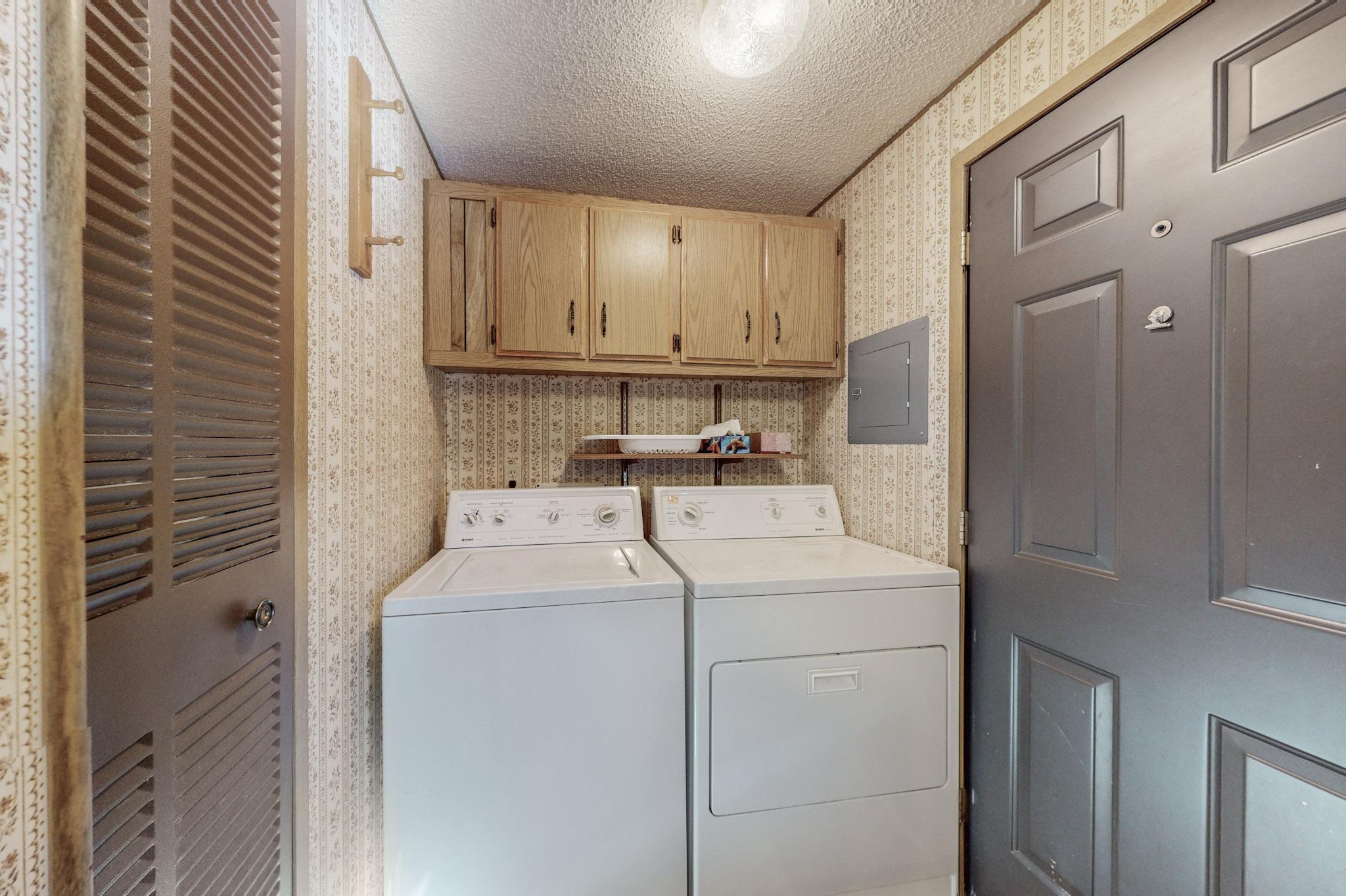 1612 W HANSEN Avenue