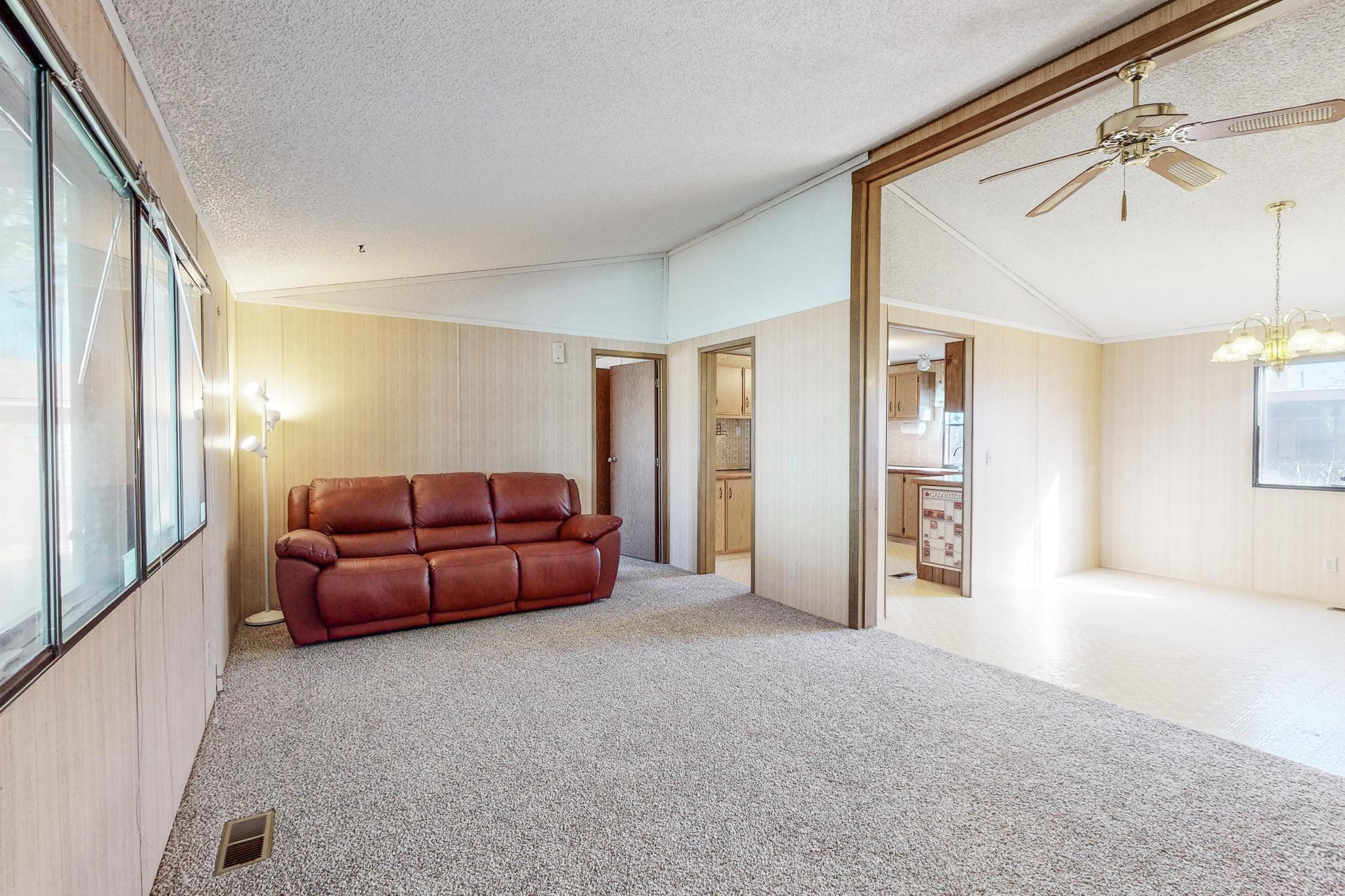 1612 W HANSEN Avenue