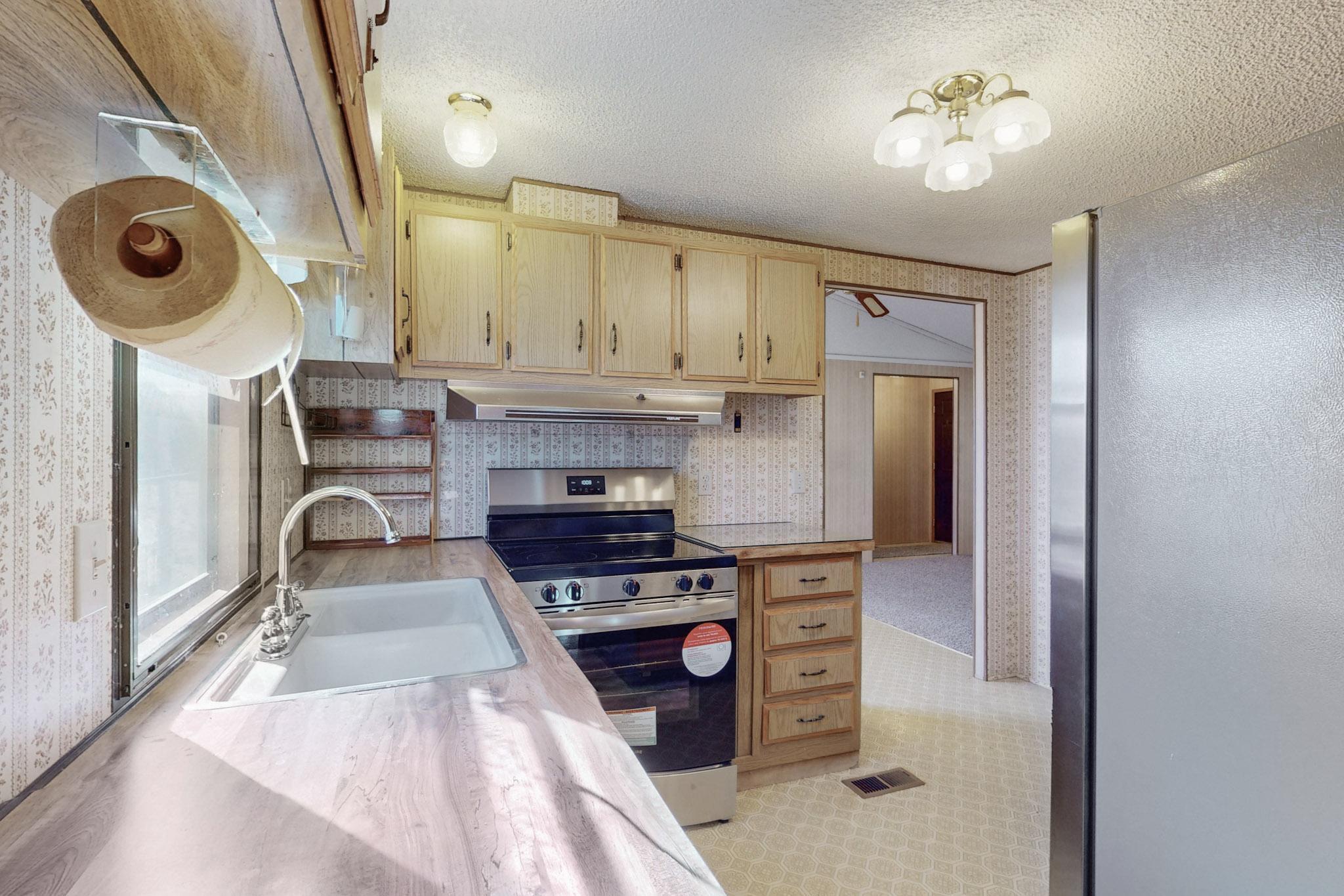 1612 W HANSEN Avenue