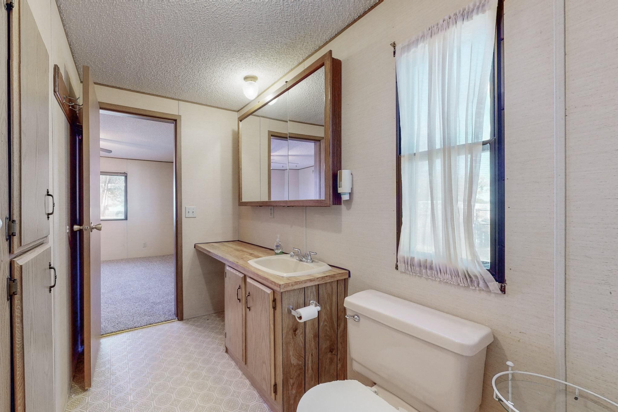 1612 W HANSEN Avenue