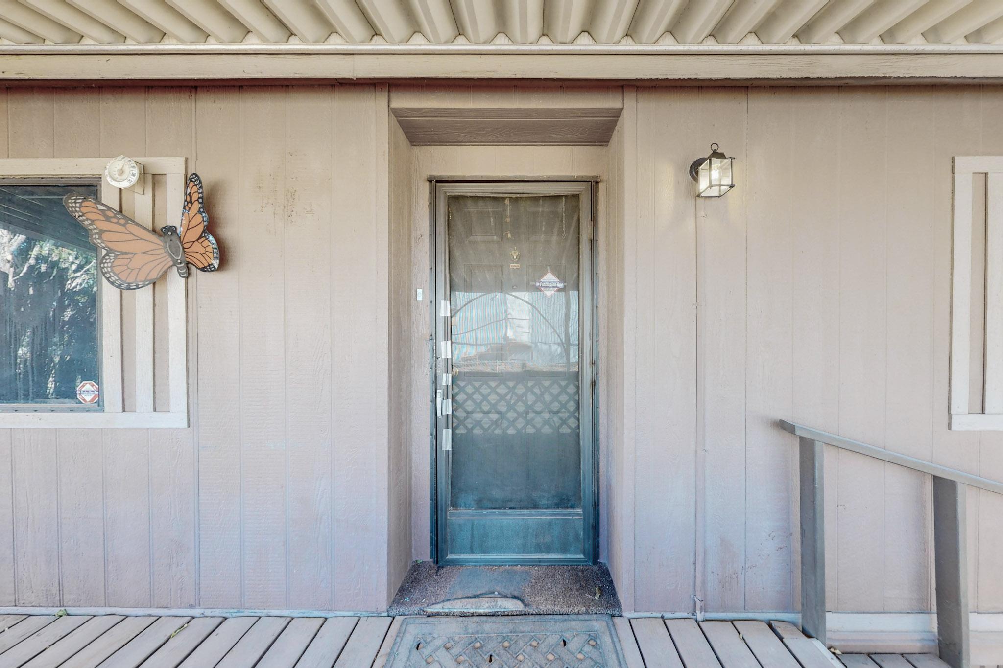 1612 W HANSEN Avenue