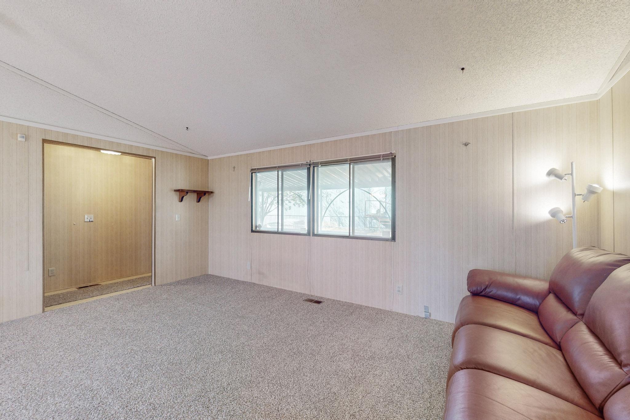 1612 W HANSEN Avenue