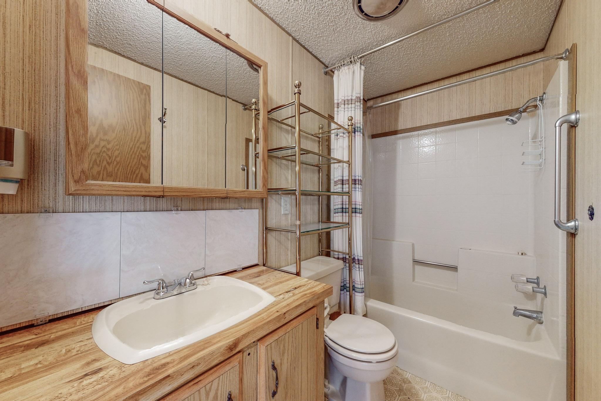 1612 W HANSEN Avenue