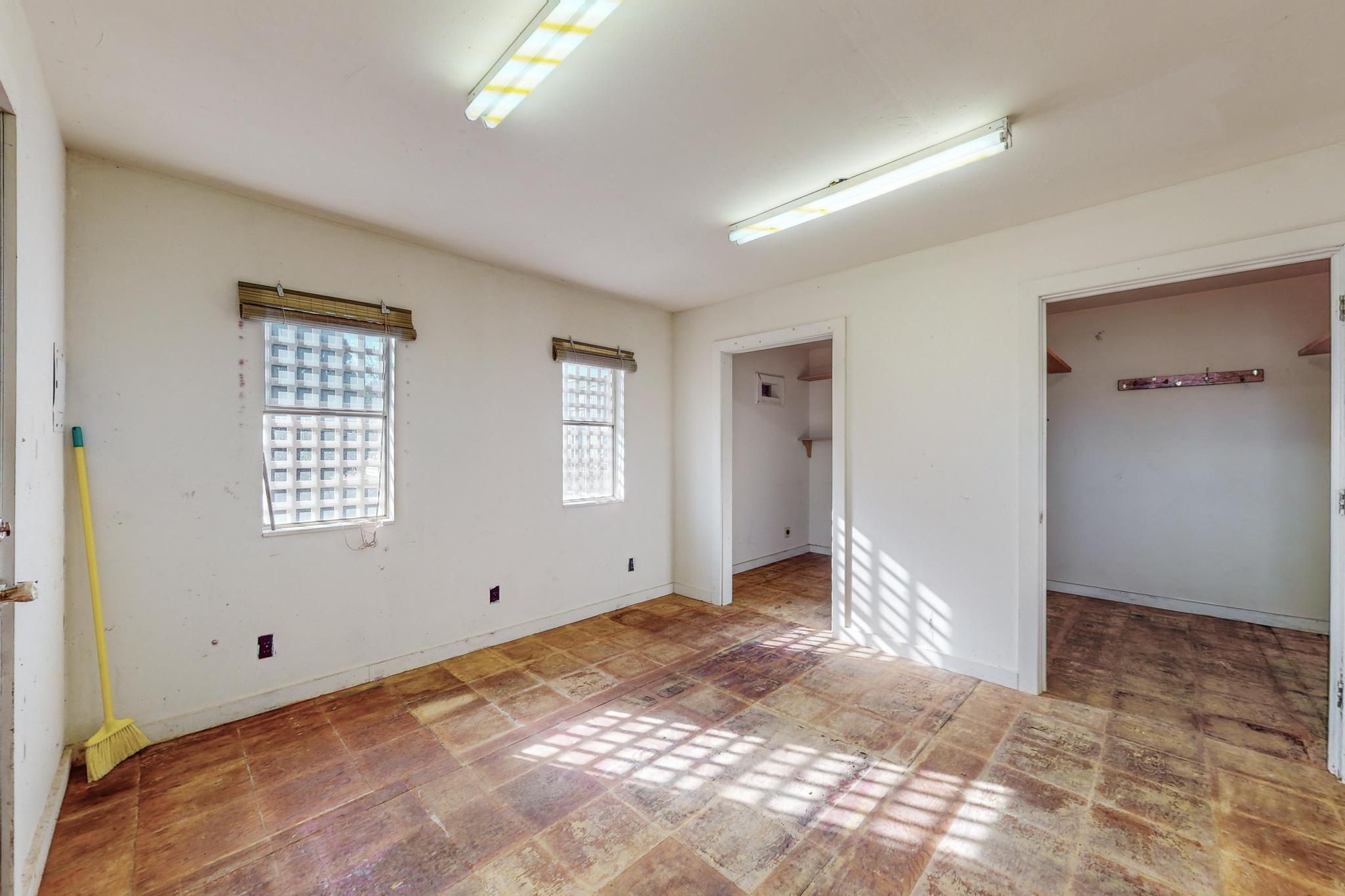 1612 W HANSEN Avenue