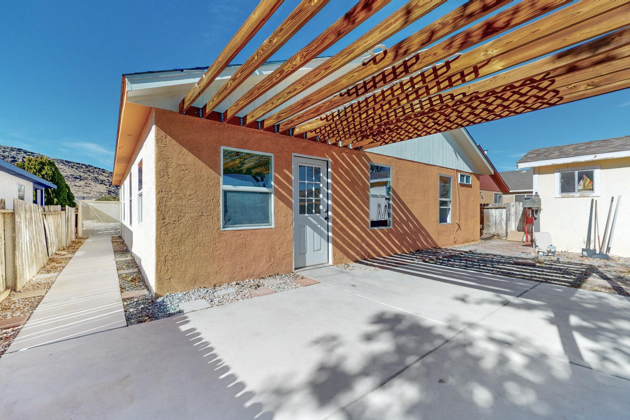 3300 RUNNING BIRD Place NW