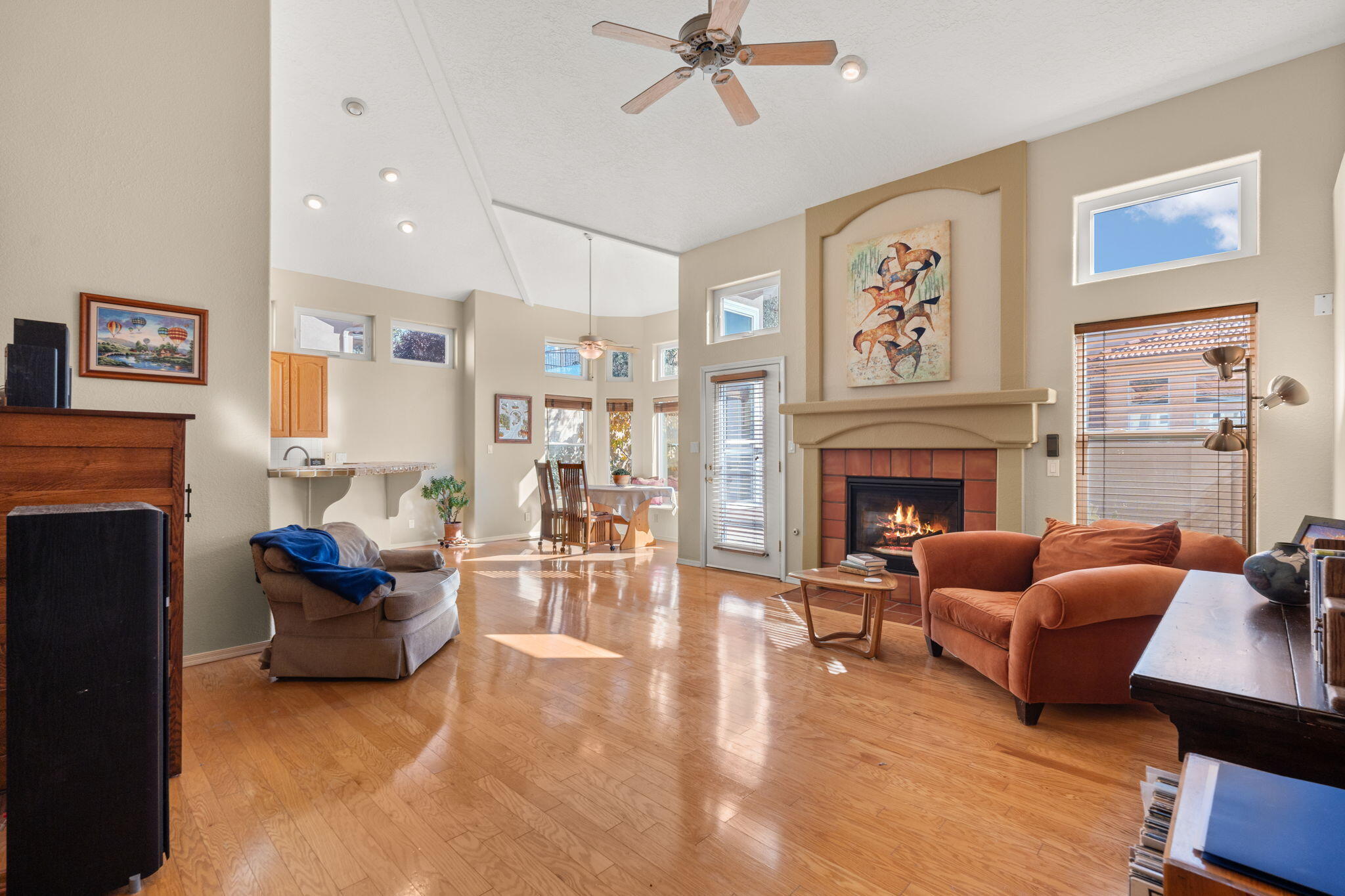 1402 CANYON HILLS Drive NE