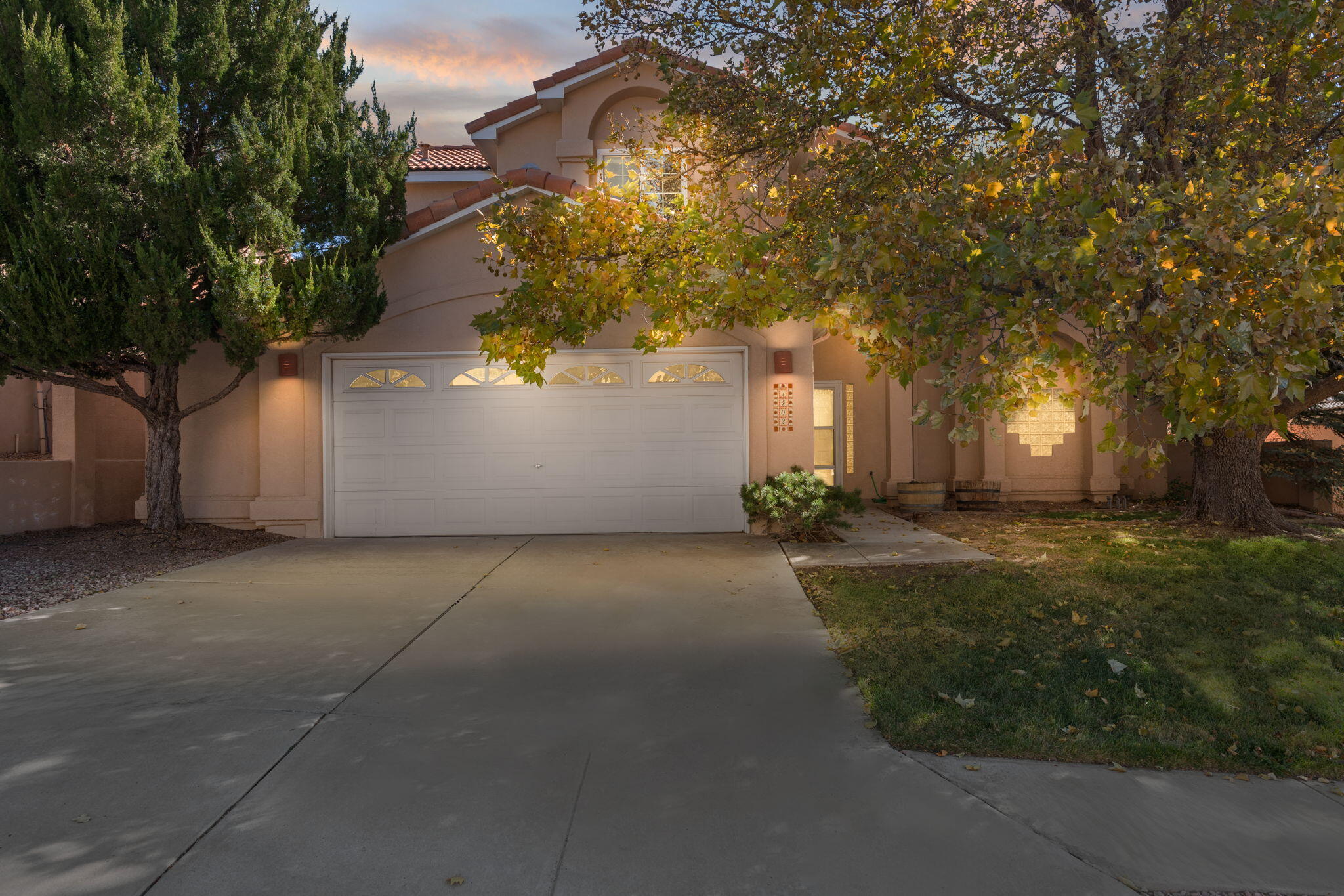 1402 CANYON HILLS Drive NE