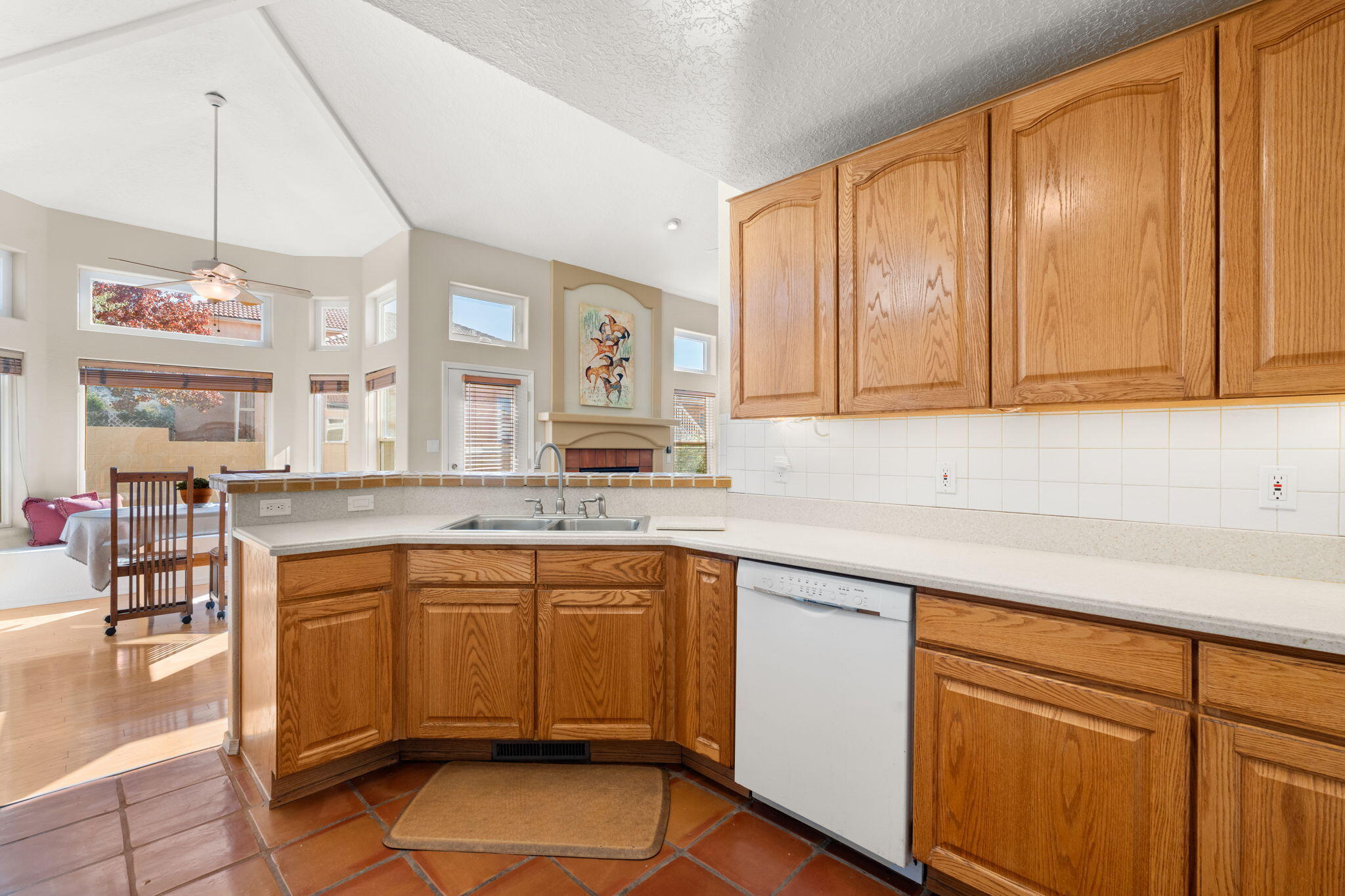 1402 CANYON HILLS Drive NE