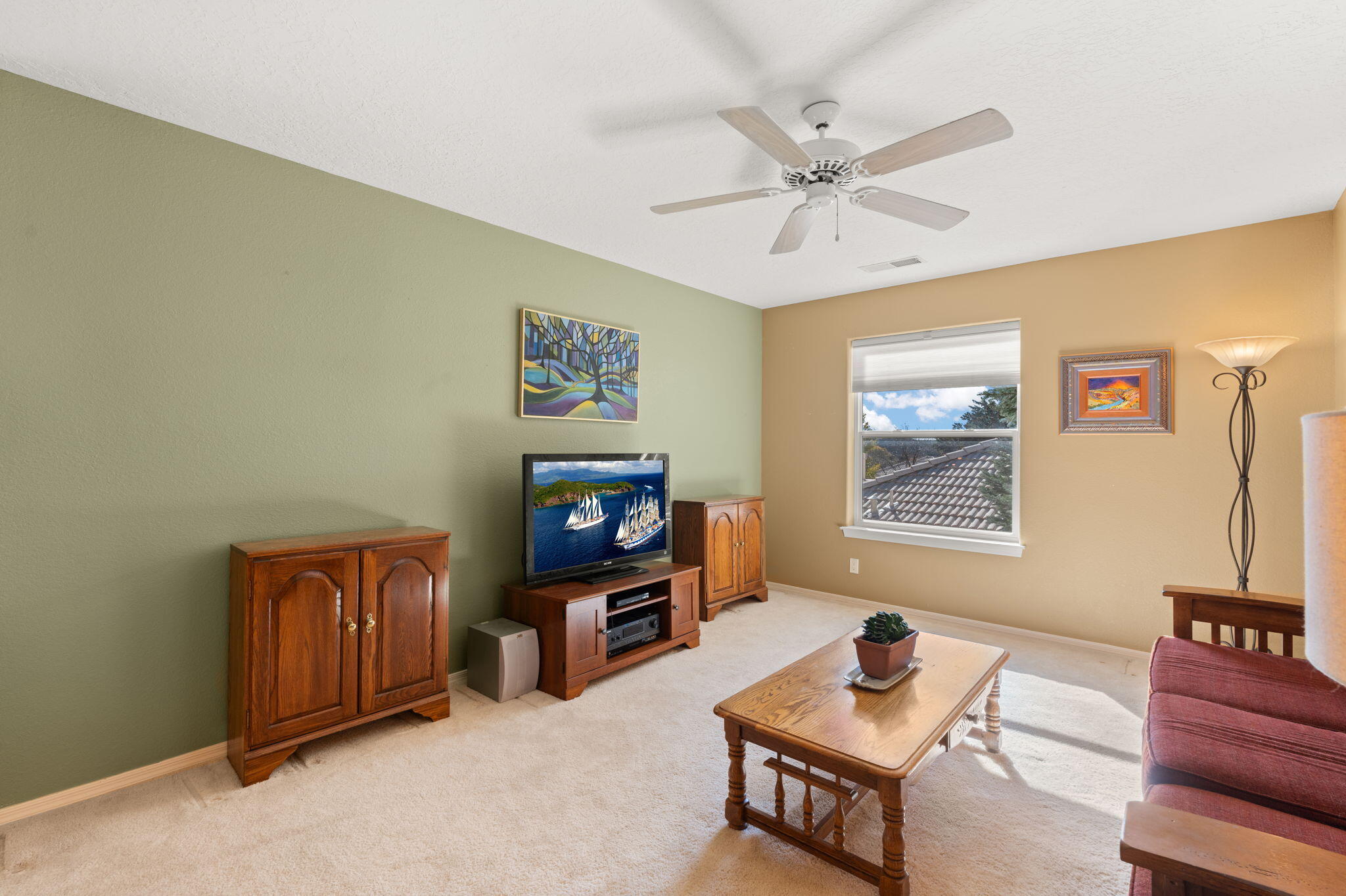 1402 CANYON HILLS Drive NE