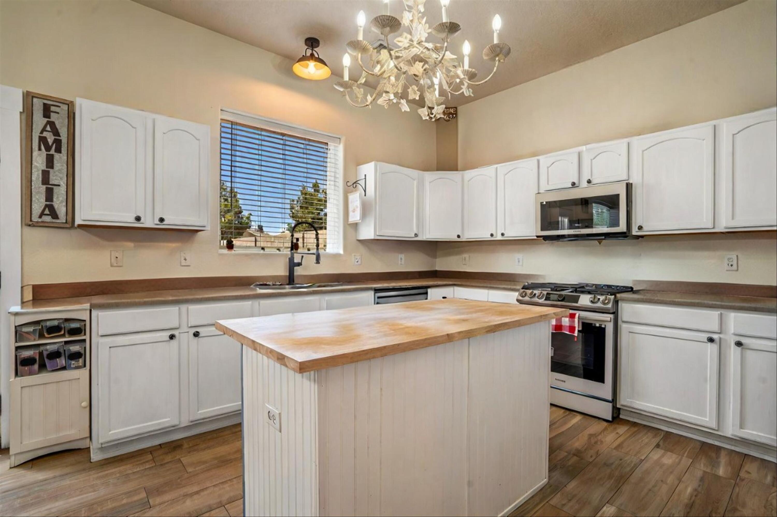 10605 CALLE MERIDA NW